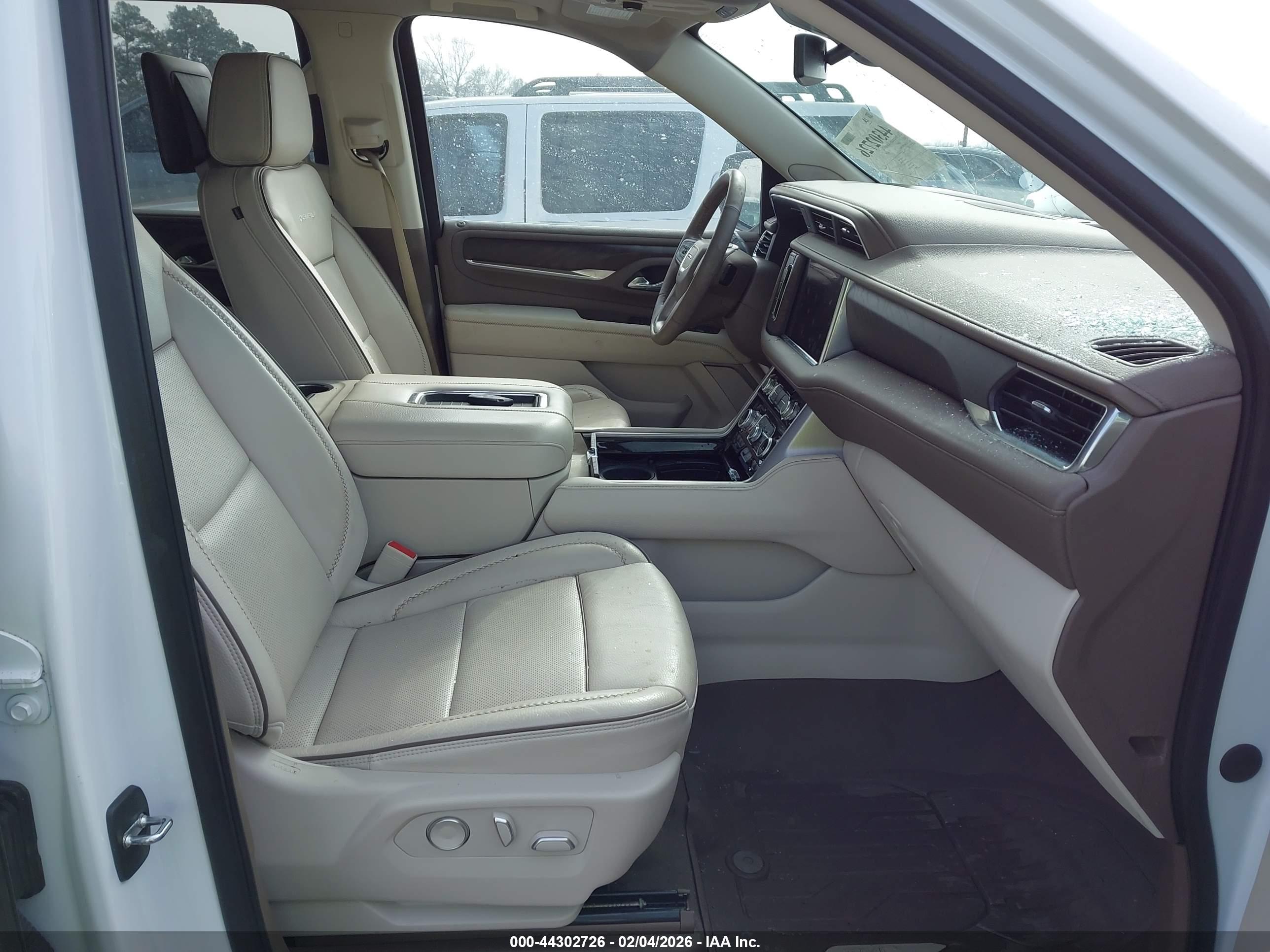 GMC YUKON image 5
