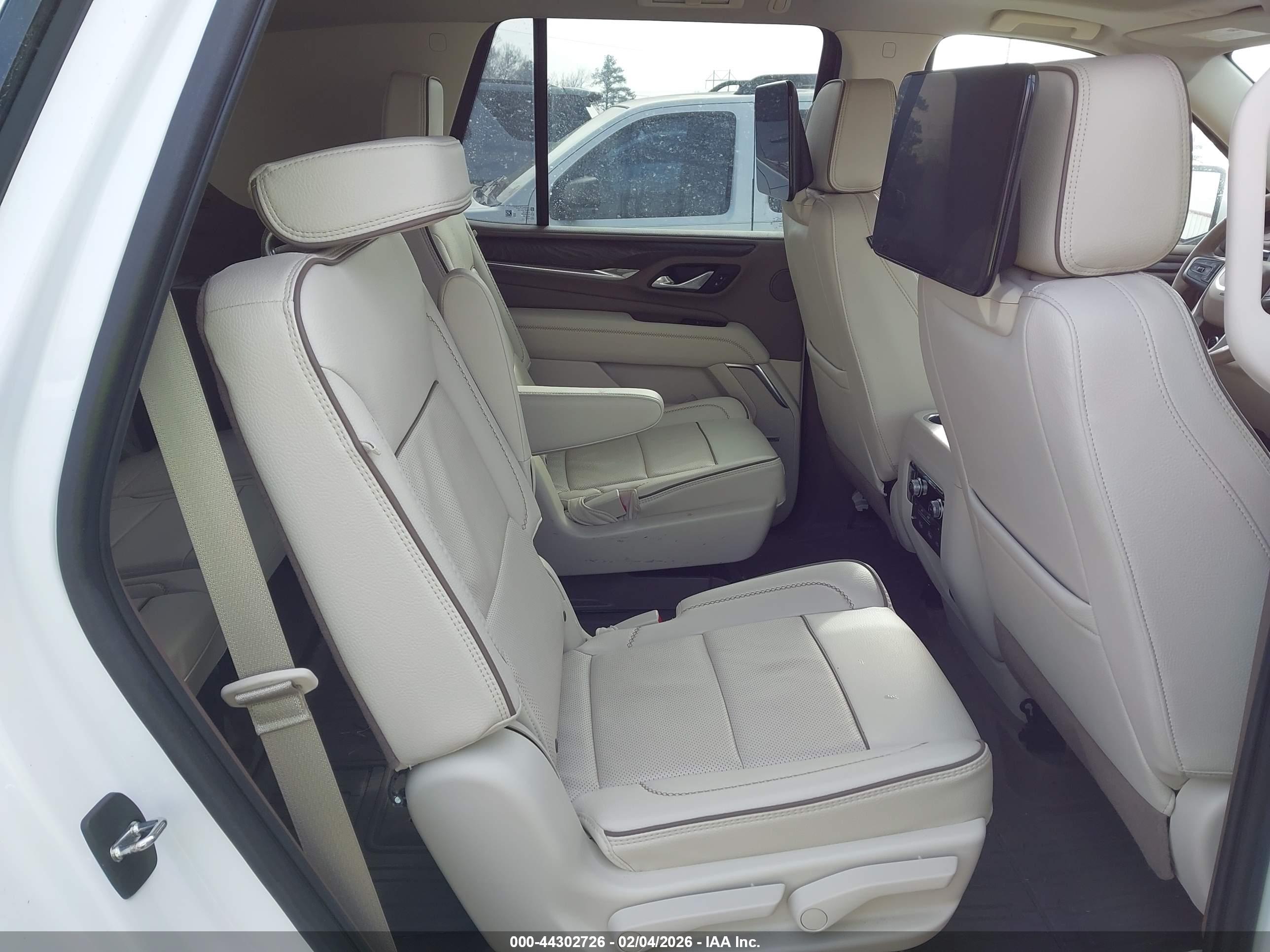 GMC YUKON image 8