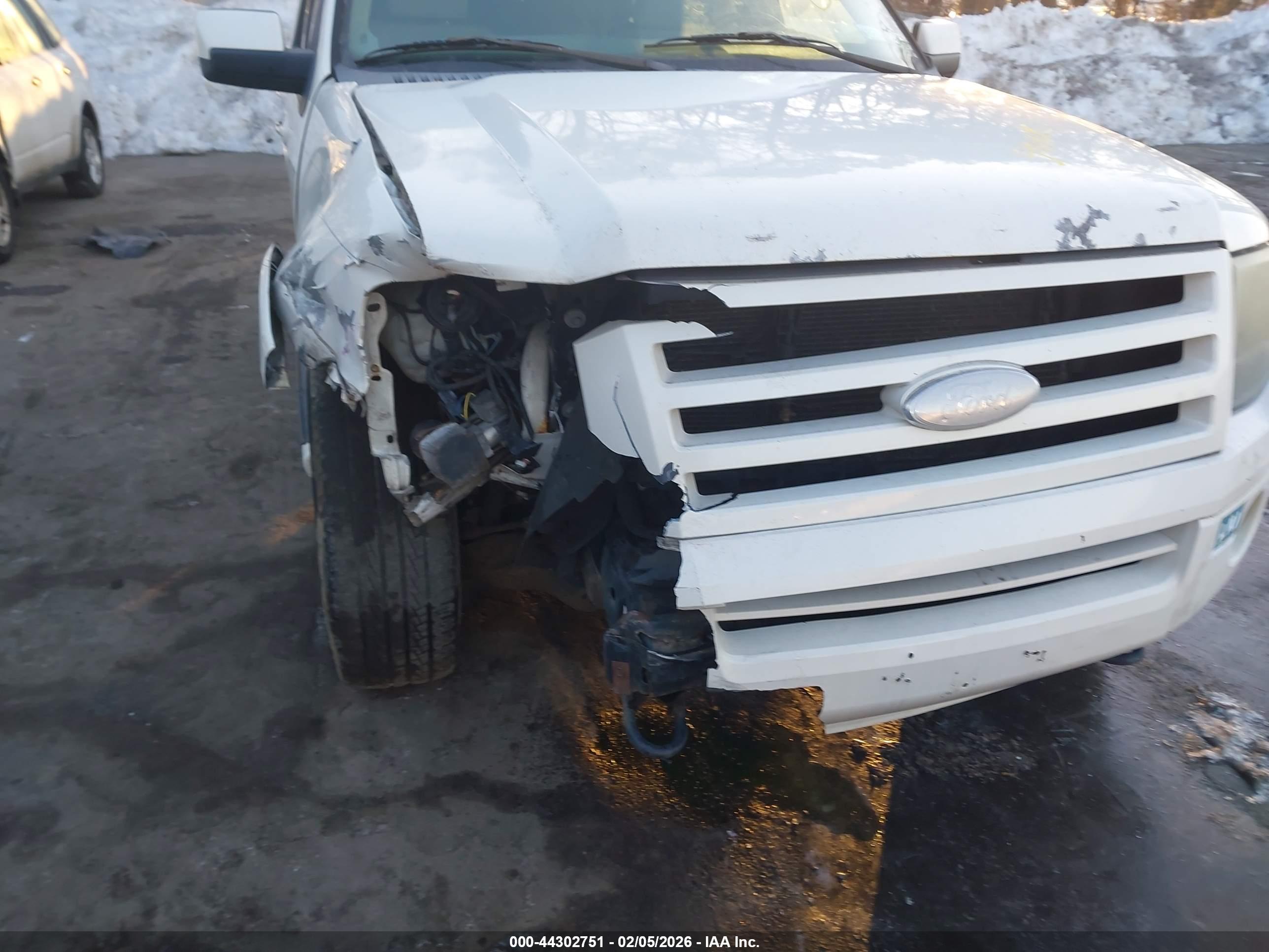 FORD EXPEDITION image 6