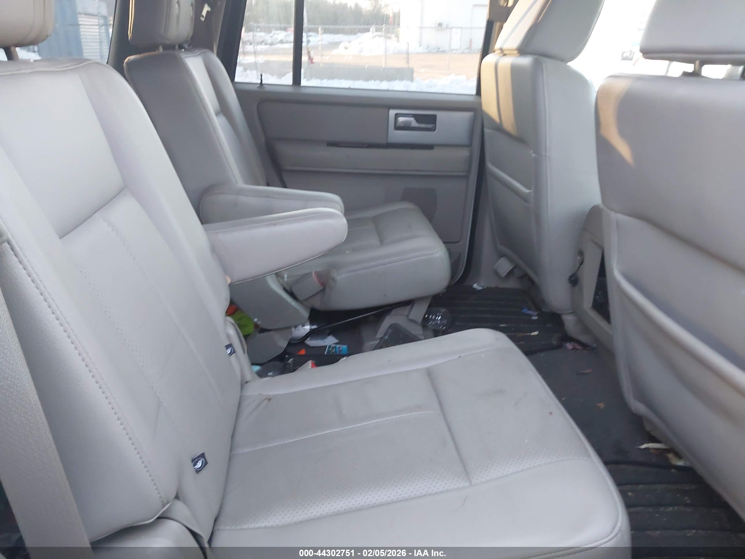 FORD EXPEDITION image 8