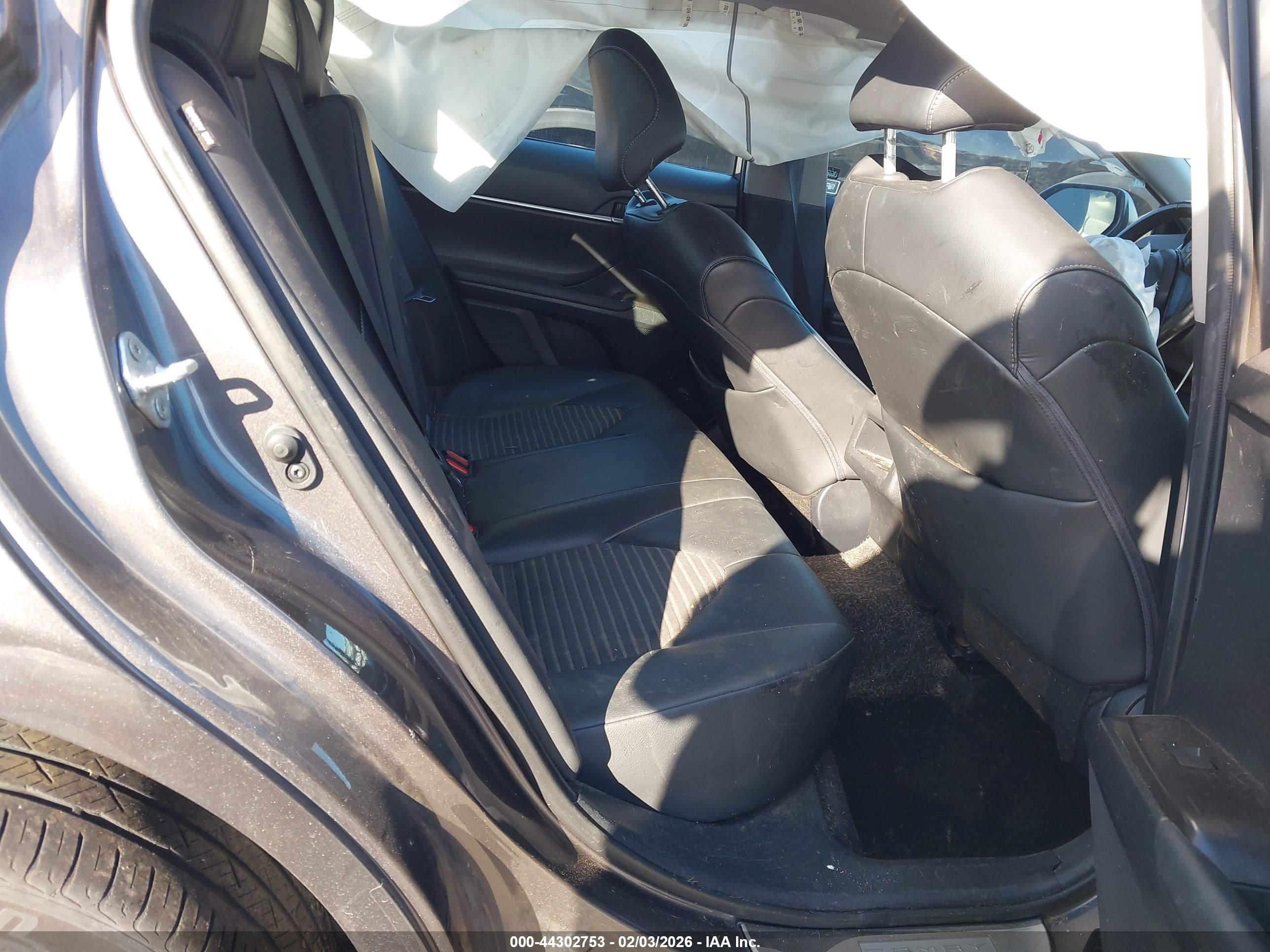 TOYOTA CAMRY image 8