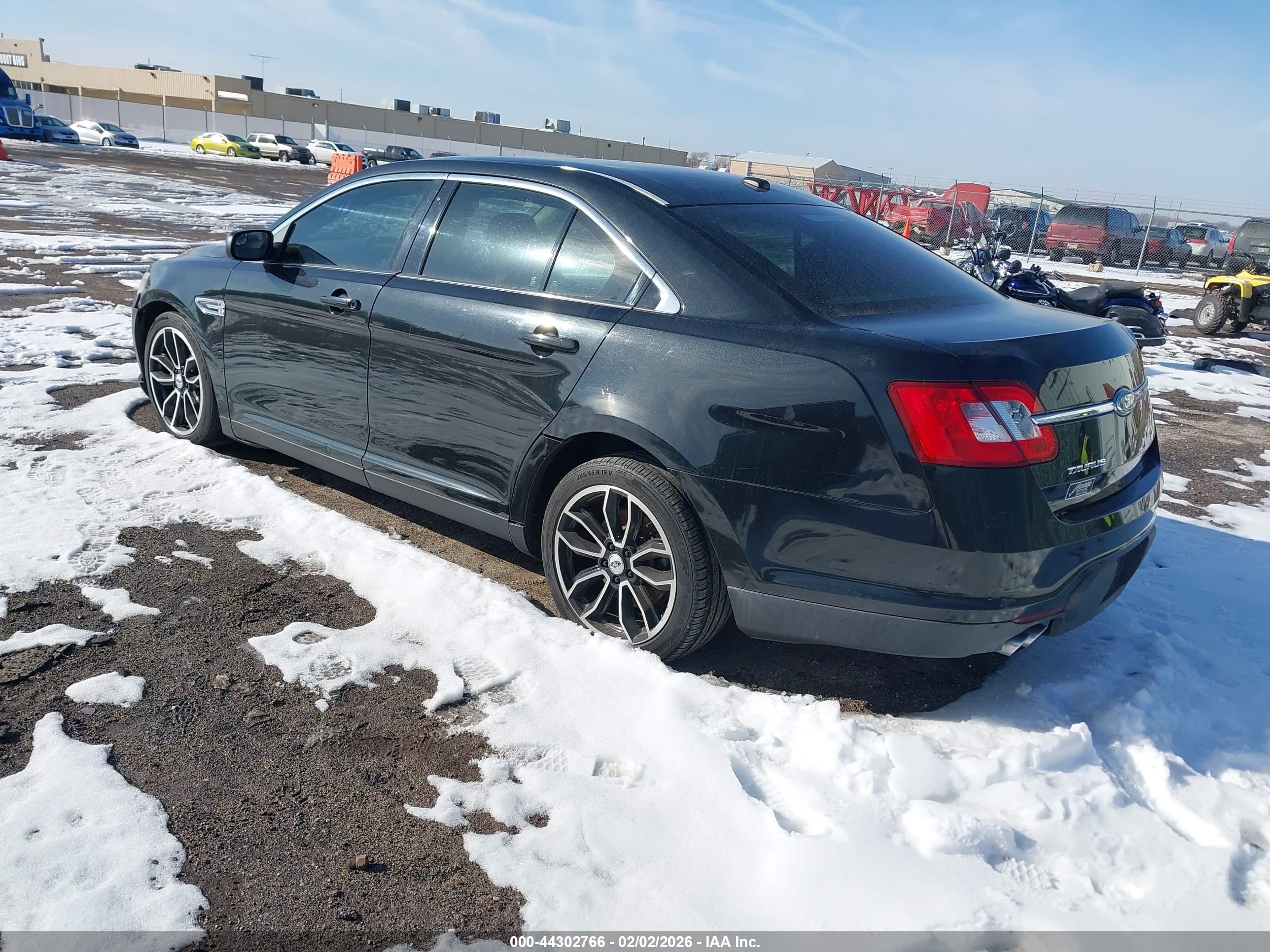 FORD TAURUS image 3