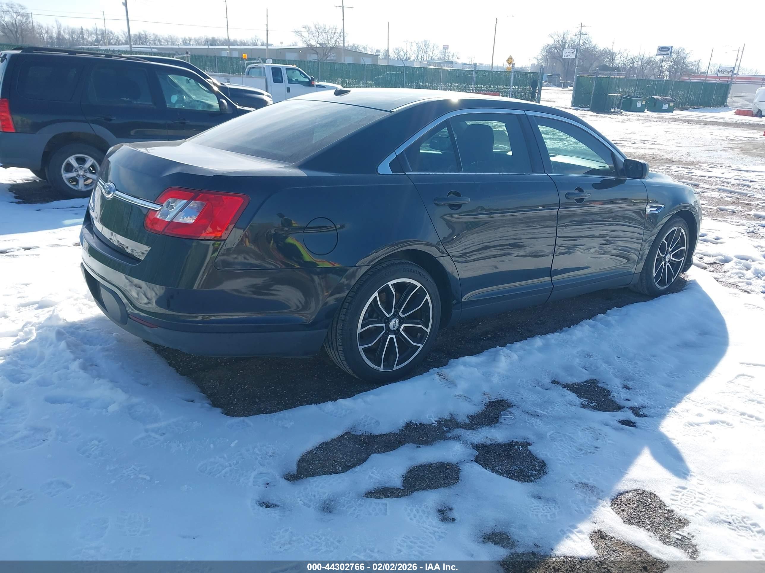 FORD TAURUS image 4