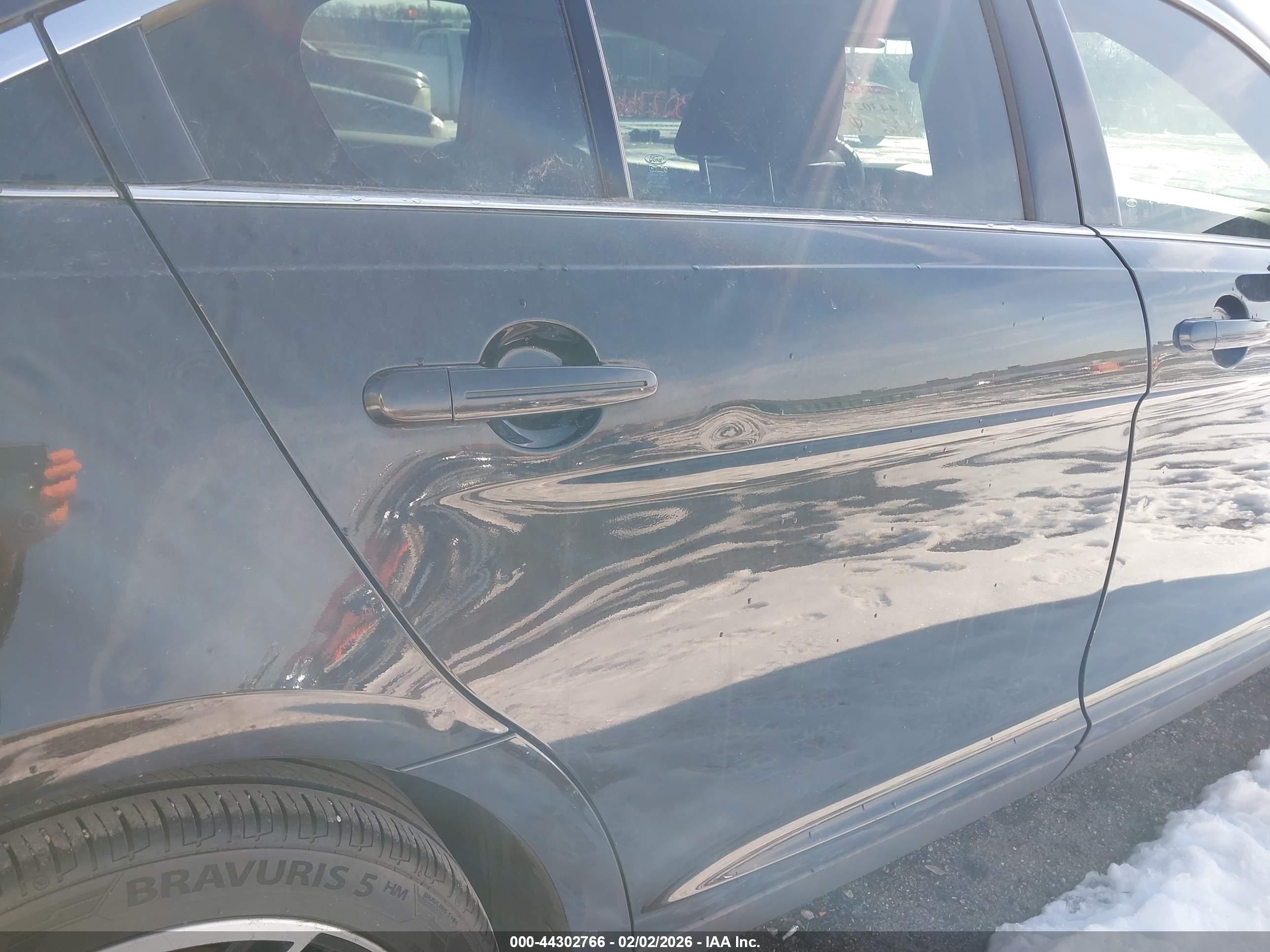 FORD TAURUS image 6