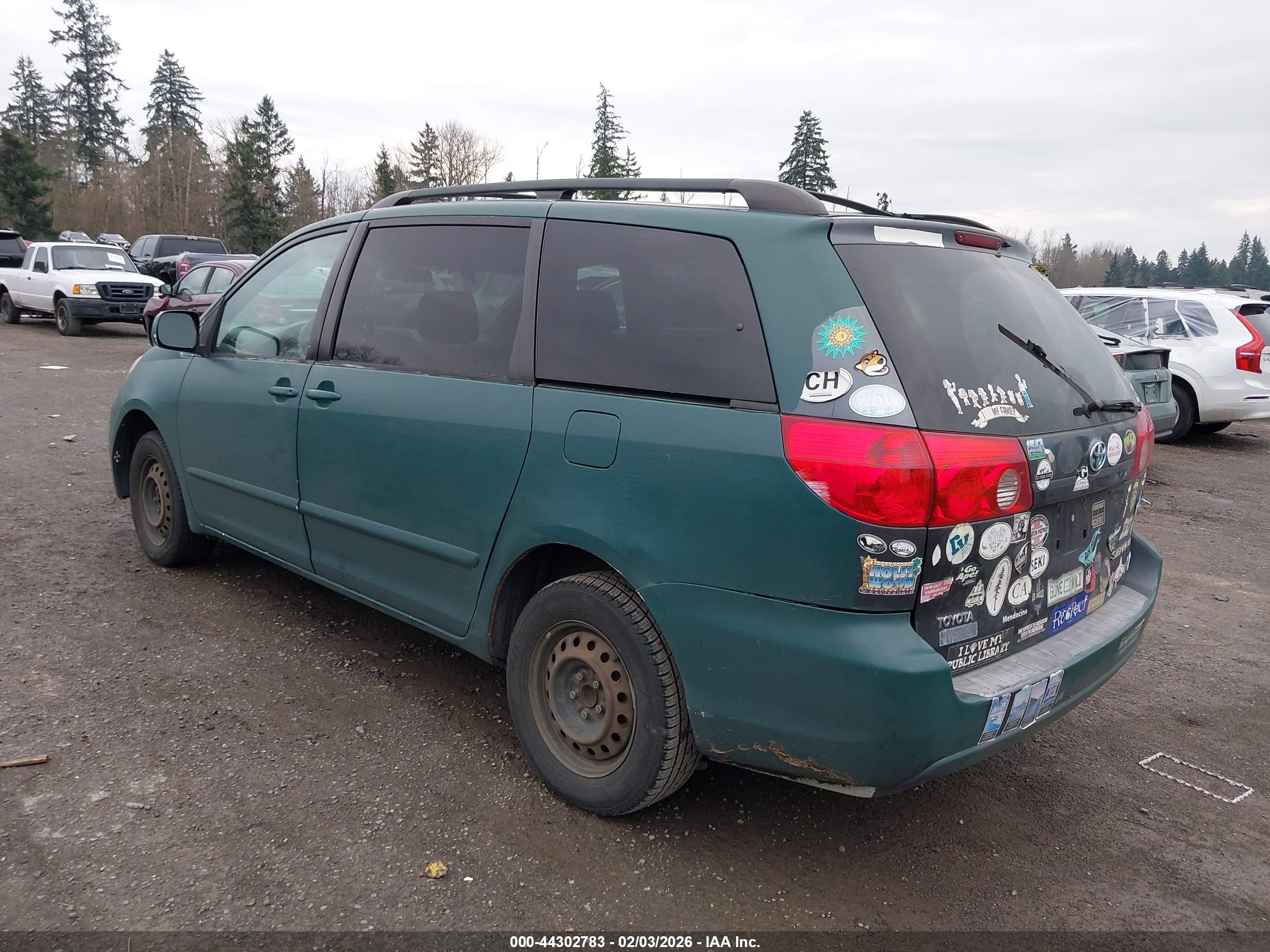 TOYOTA SIENNA image 3