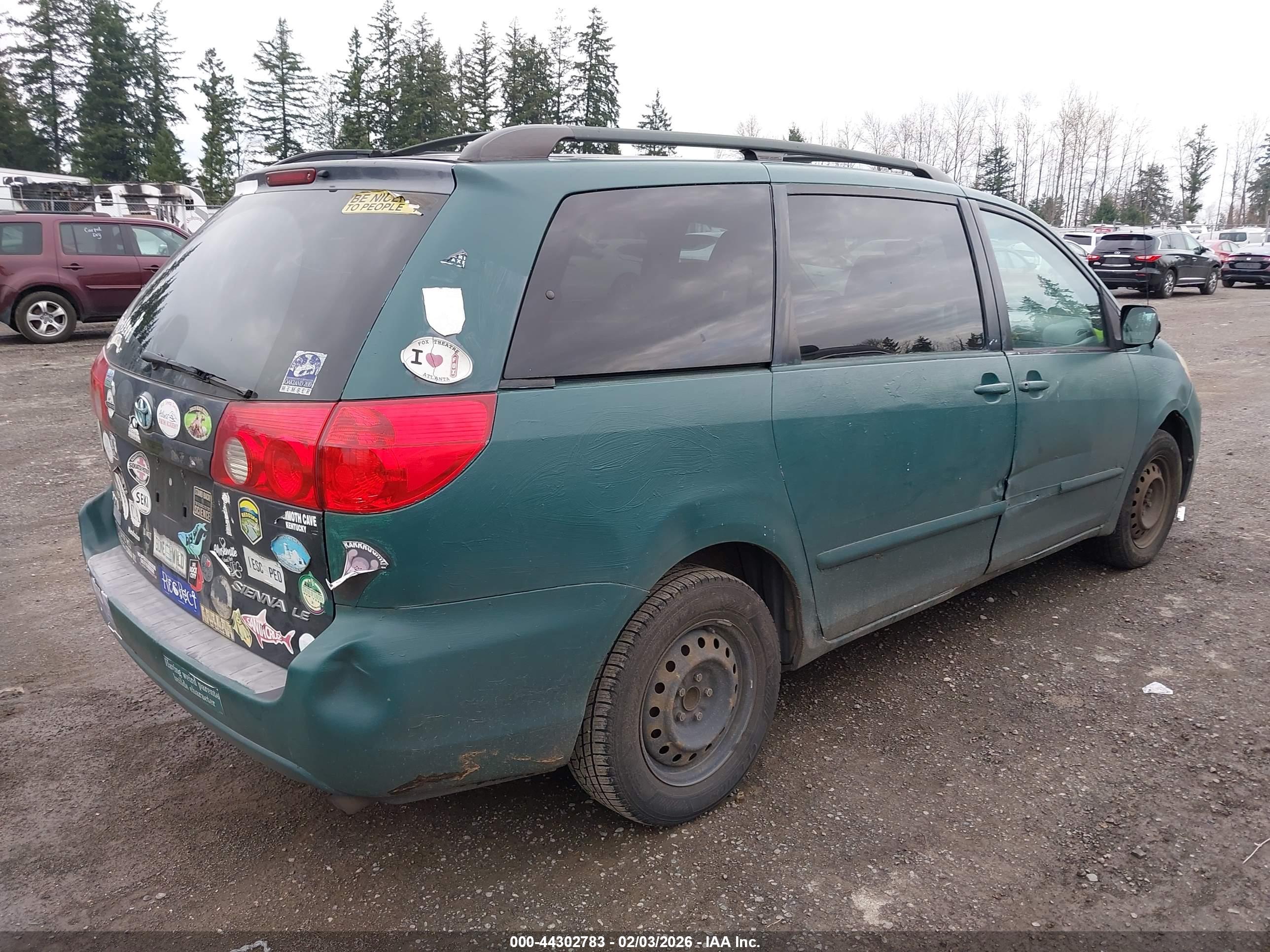 TOYOTA SIENNA image 4