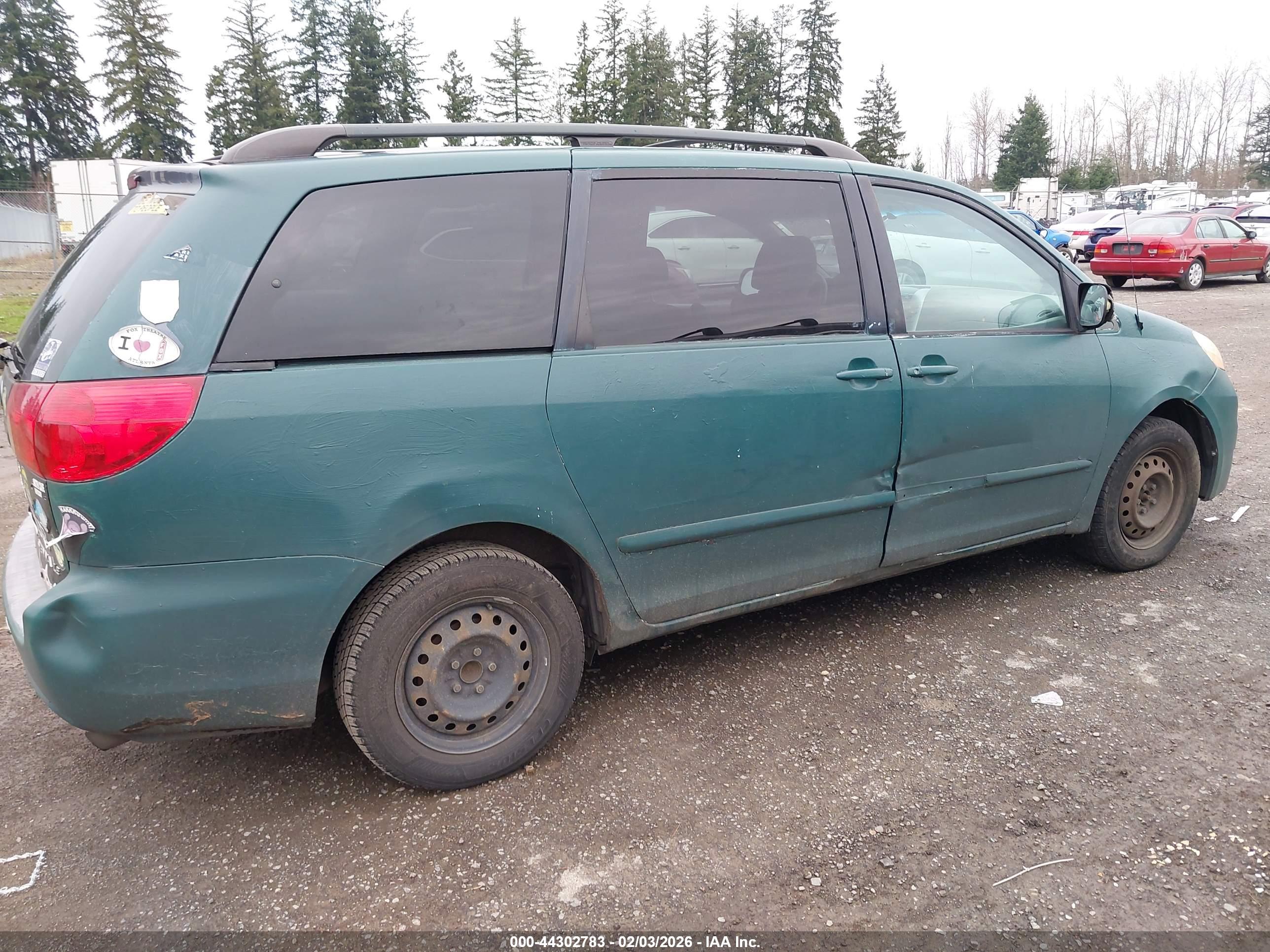 TOYOTA SIENNA image 6
