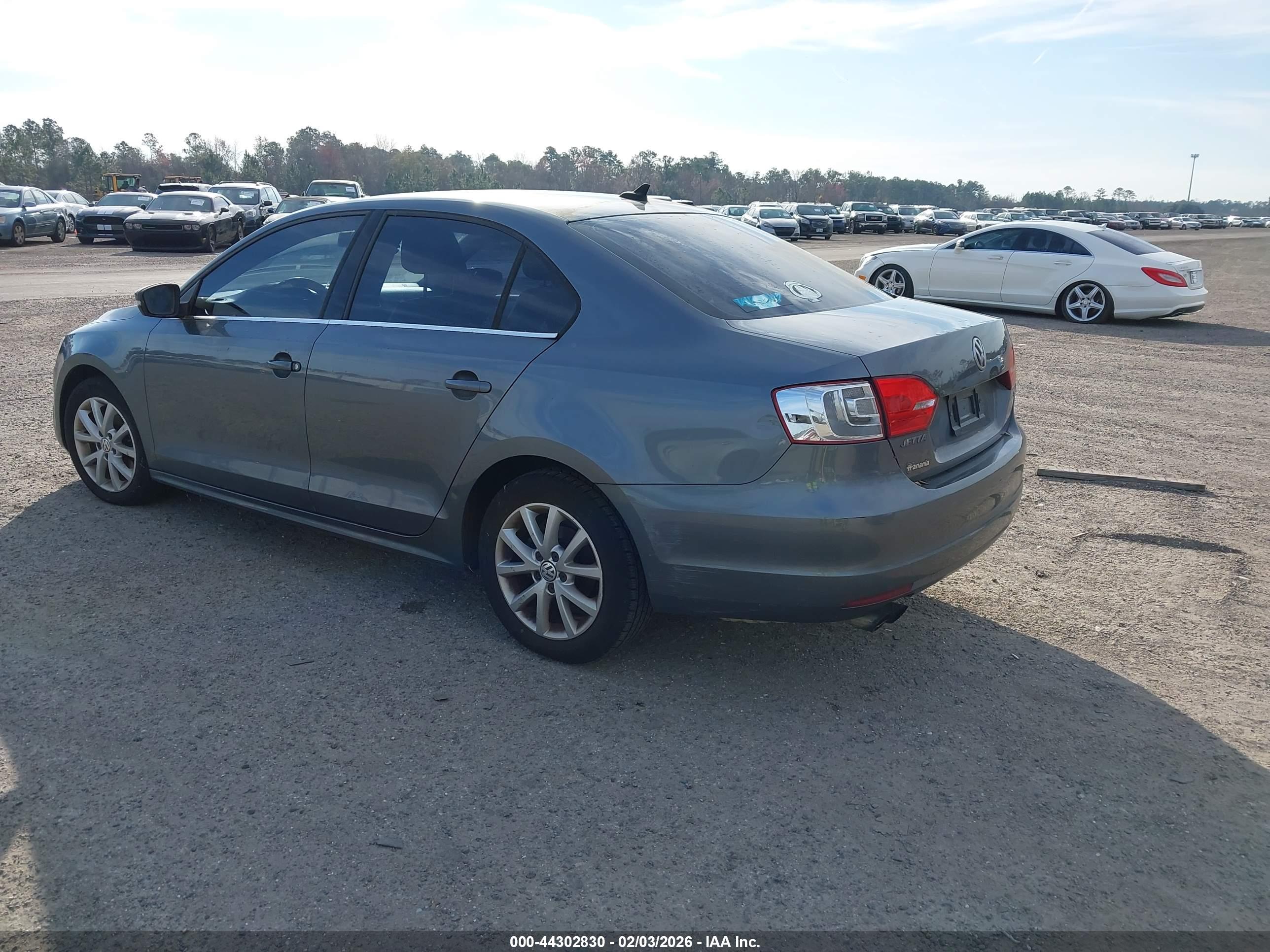VOLKSWAGEN JETTA image 3
