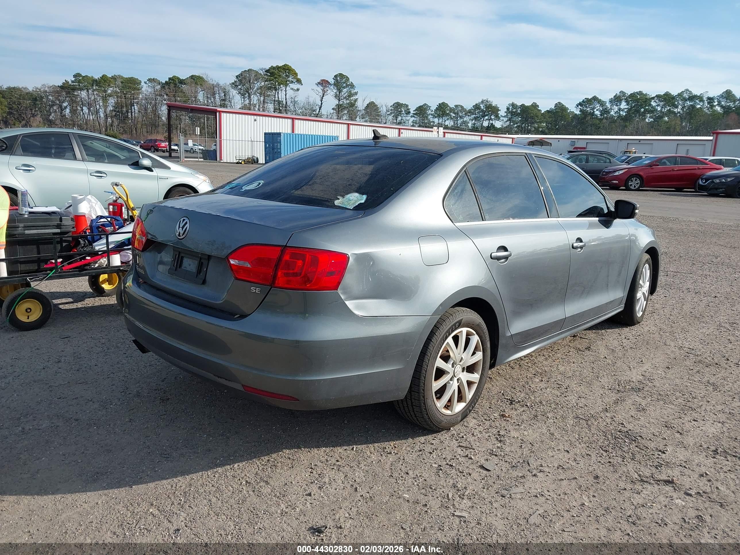 VOLKSWAGEN JETTA image 4