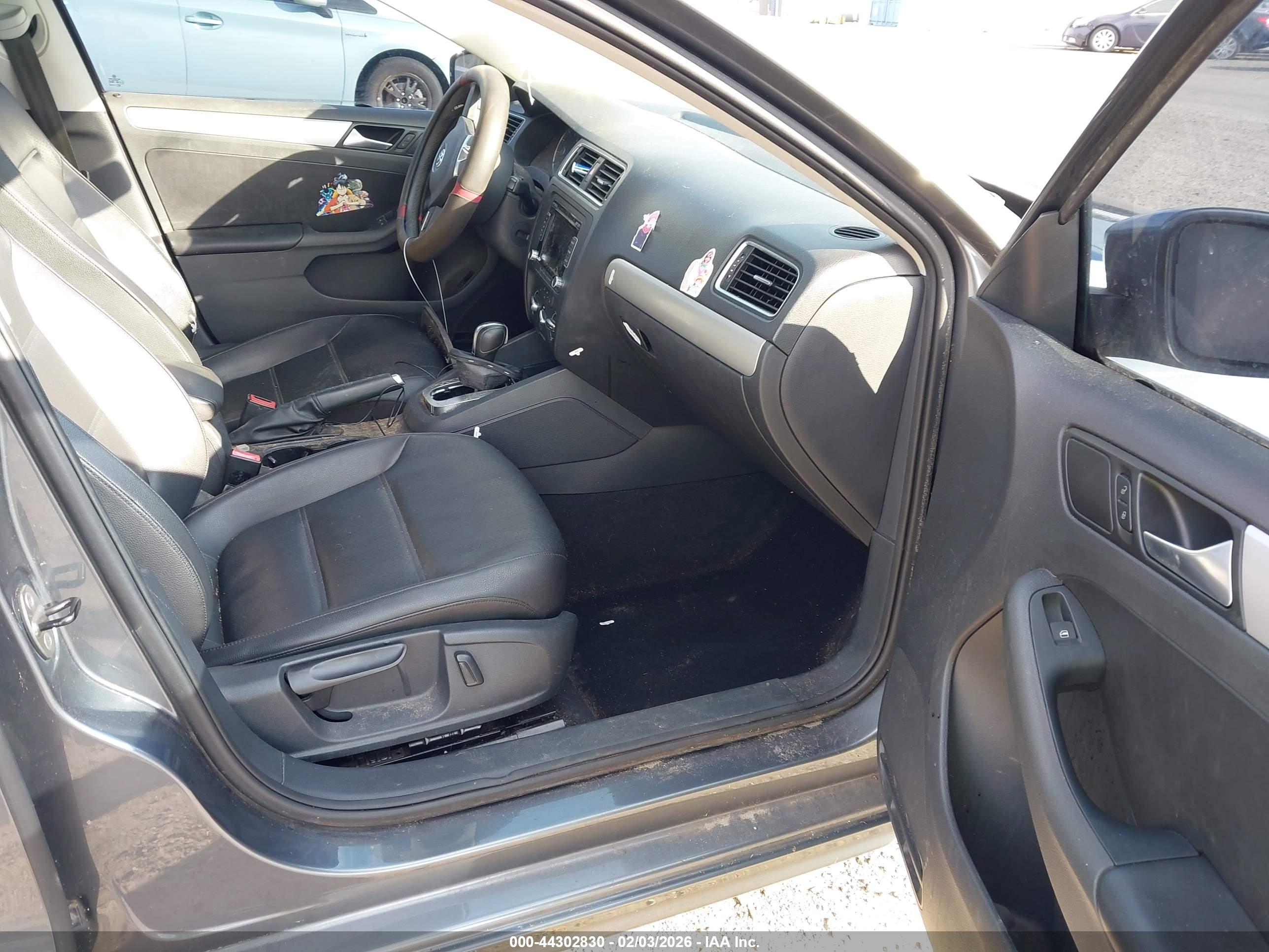VOLKSWAGEN JETTA image 5