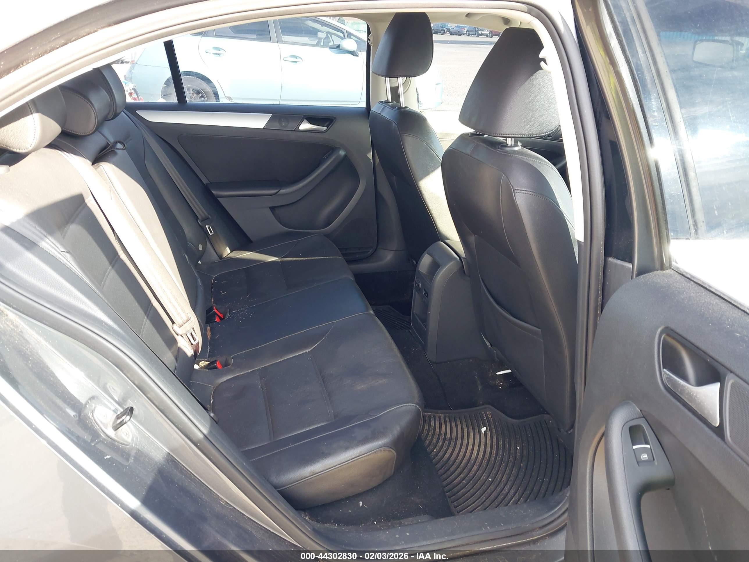 VOLKSWAGEN JETTA image 8