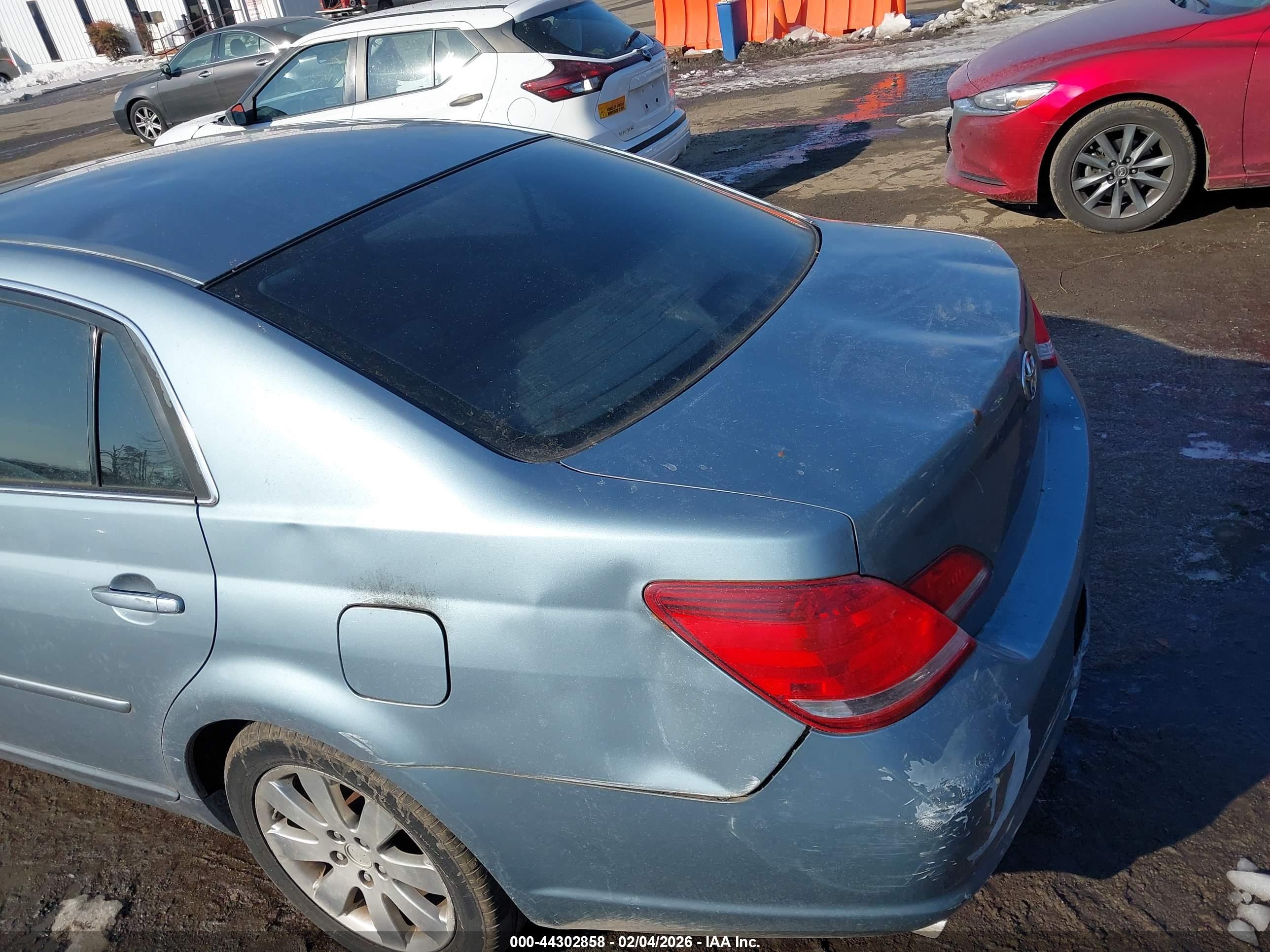 TOYOTA AVALON image 6