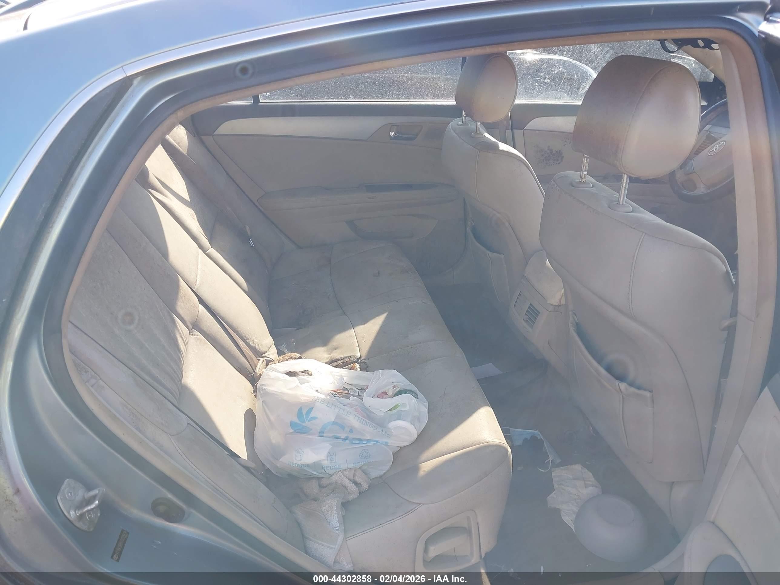 TOYOTA AVALON image 8