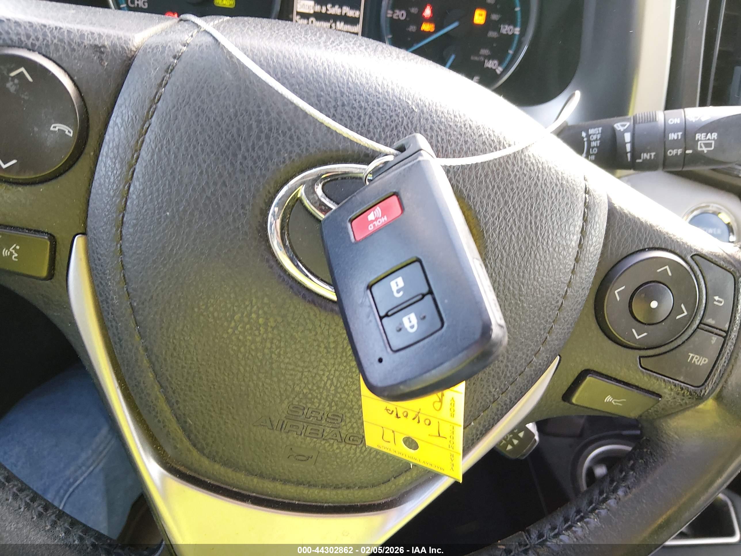 TOYOTA RAV4 image 11