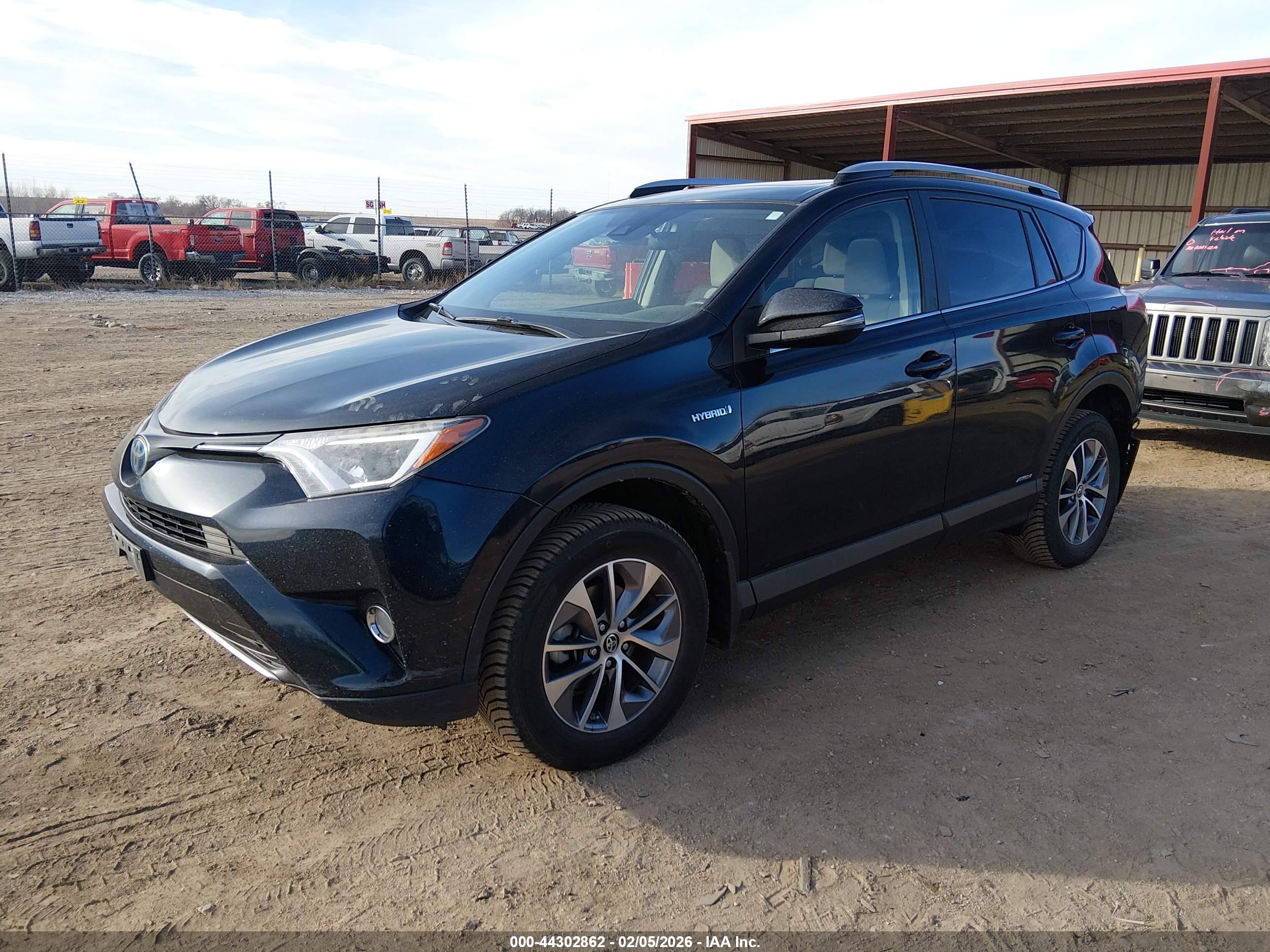 TOYOTA RAV4 image 2