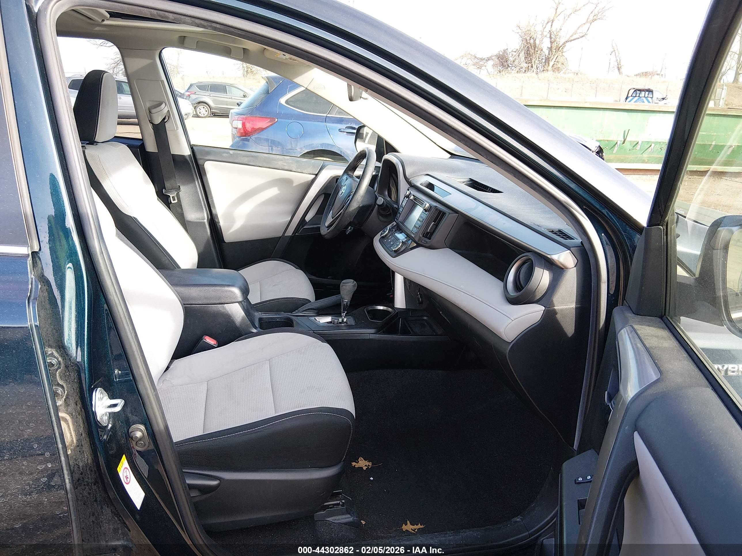 TOYOTA RAV4 image 5
