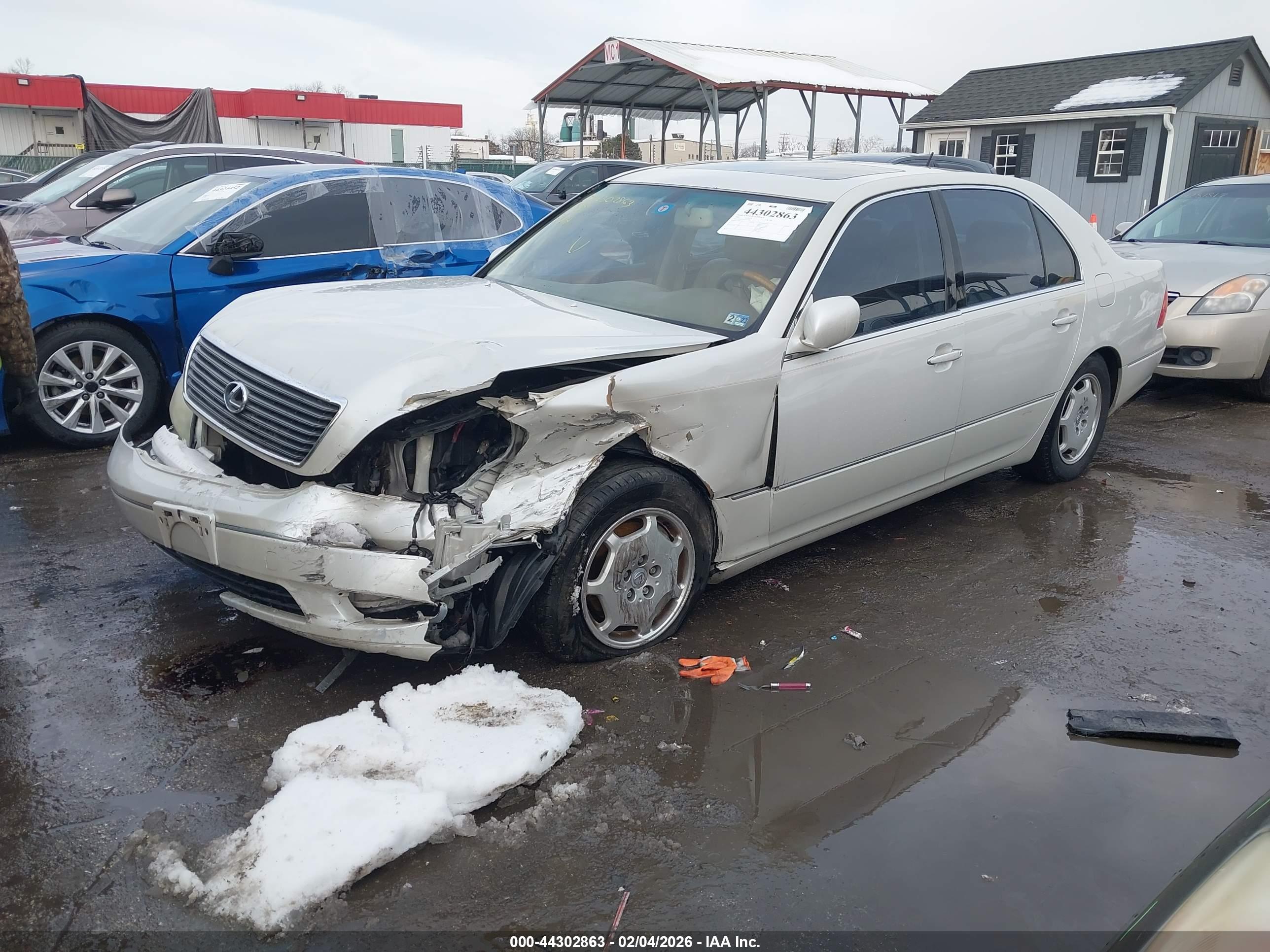 LEXUS LS image 2