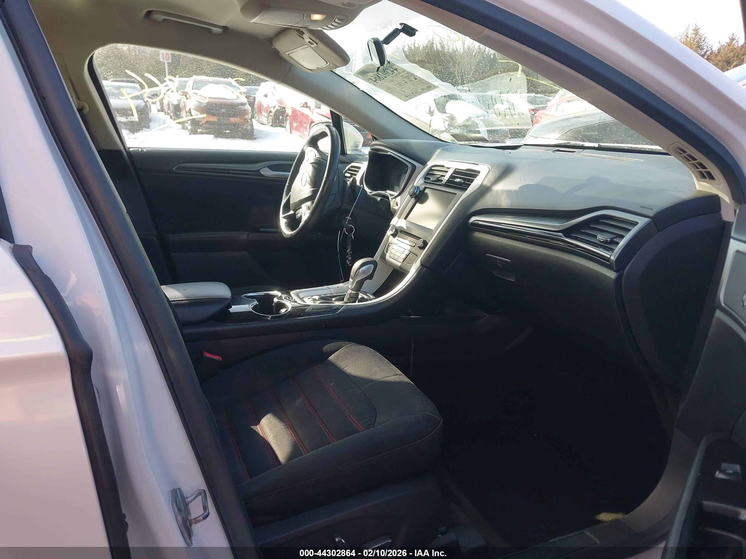 FORD FUSION image 5
