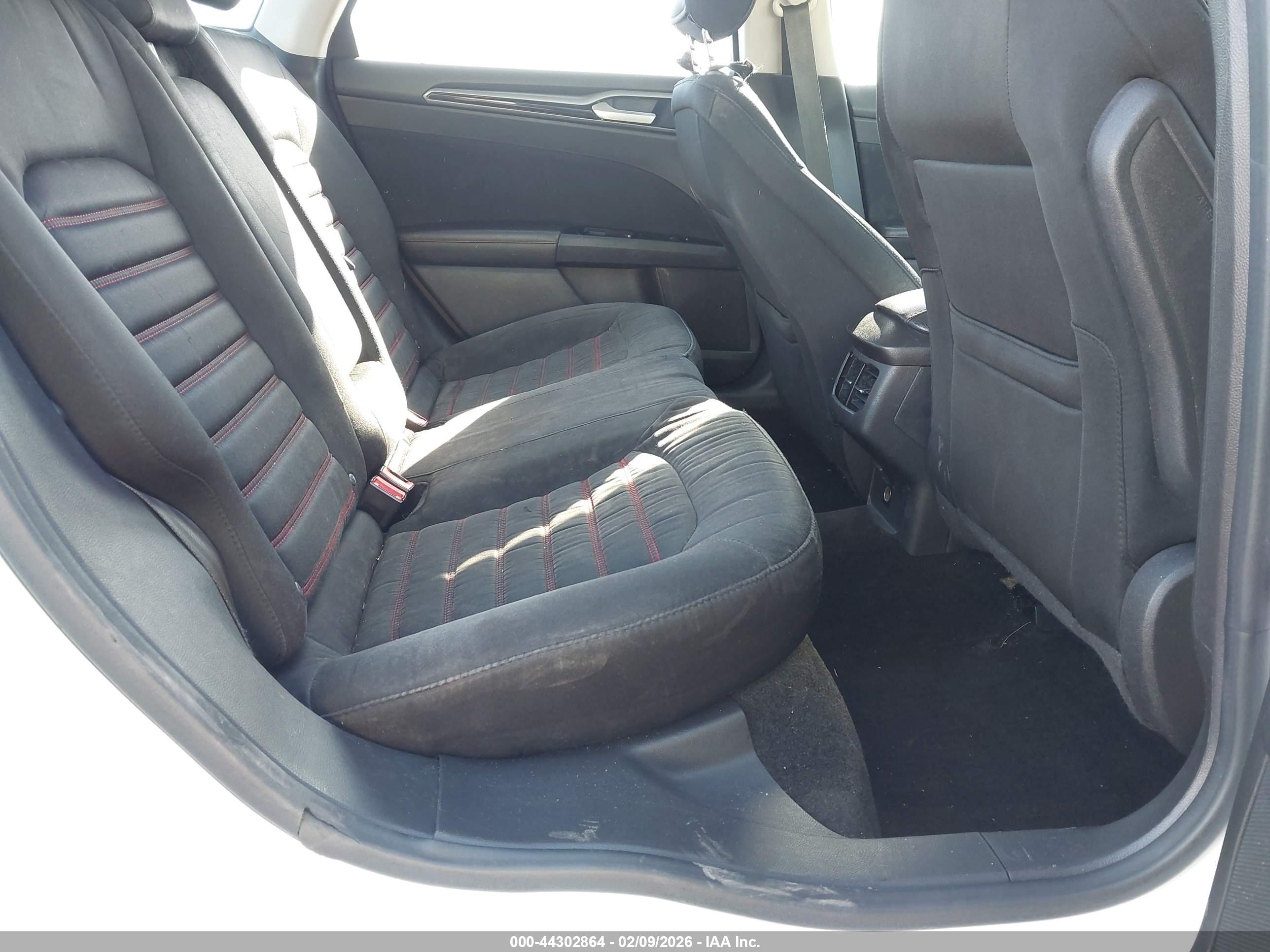 FORD FUSION image 8