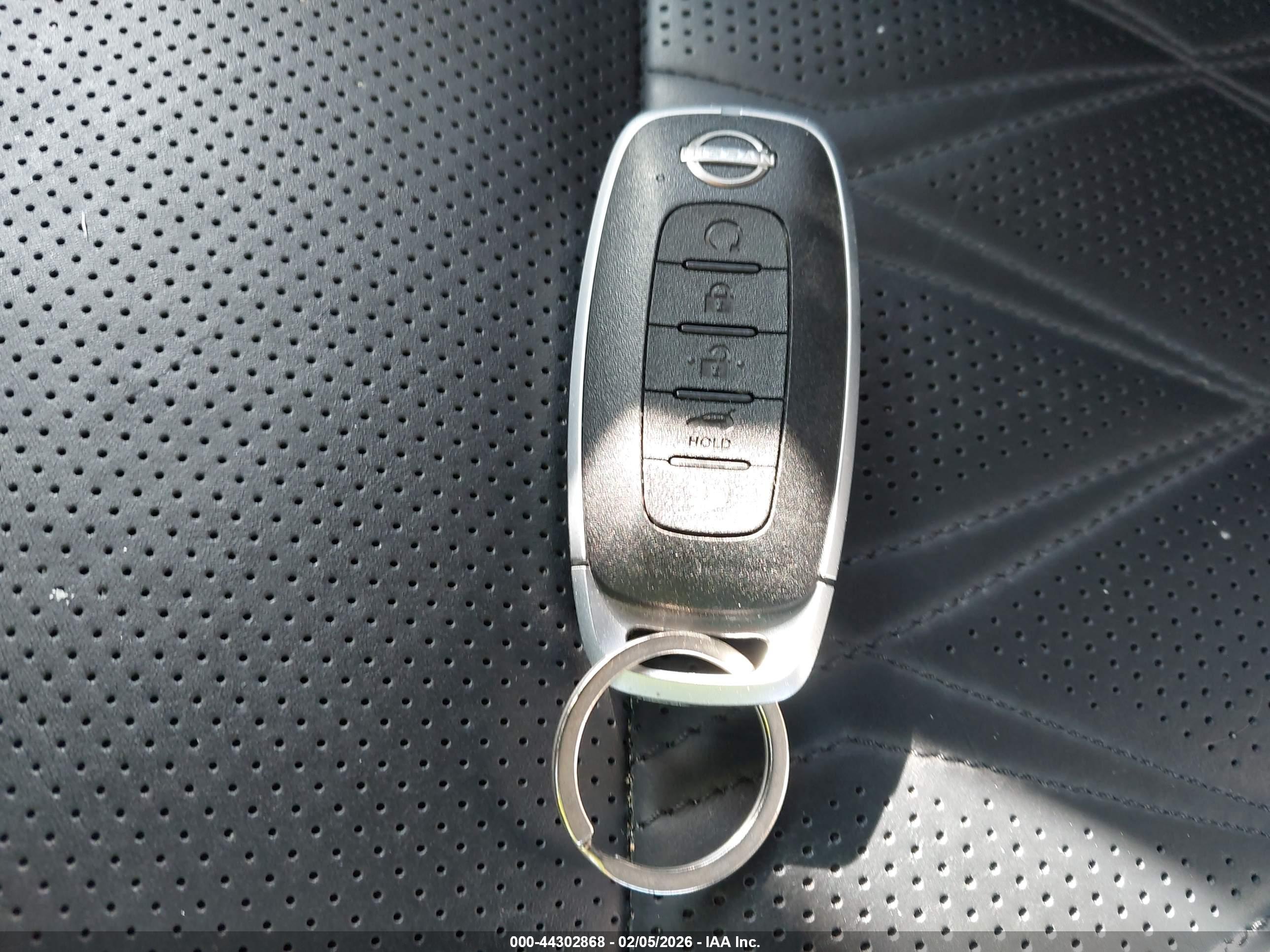 NISSAN ROGUE image 11
