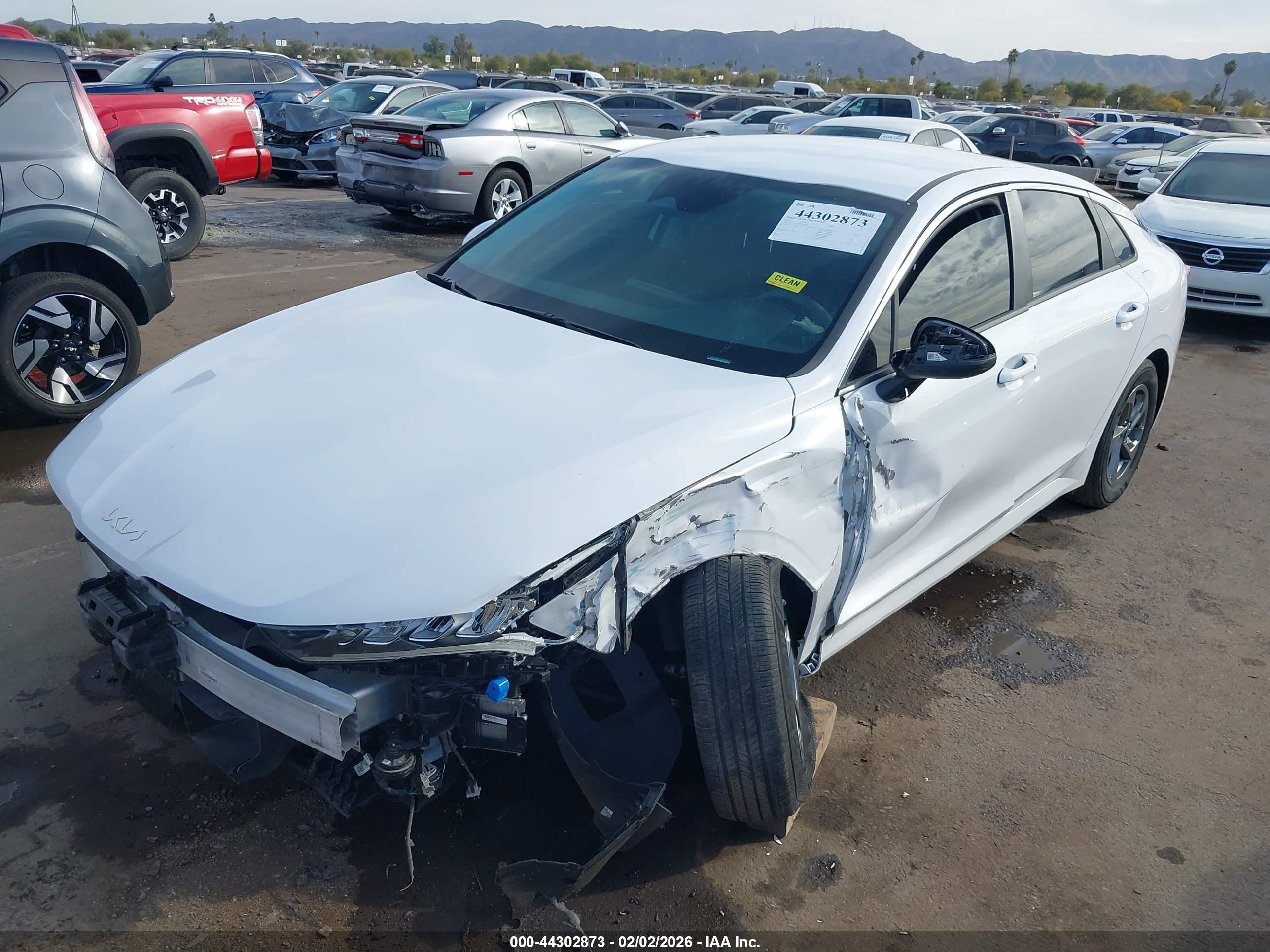 KIA K5 image 2