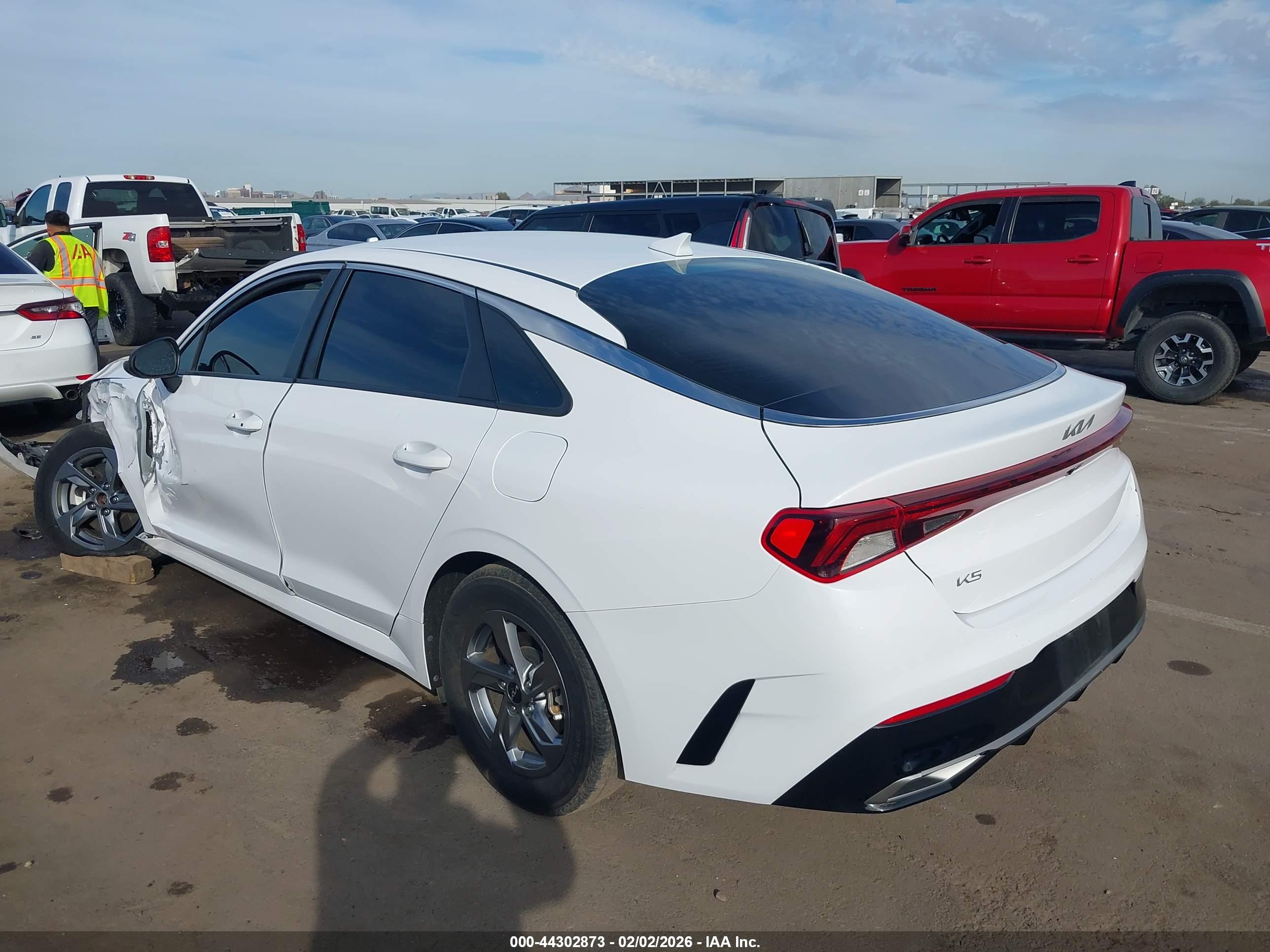 KIA K5 image 3