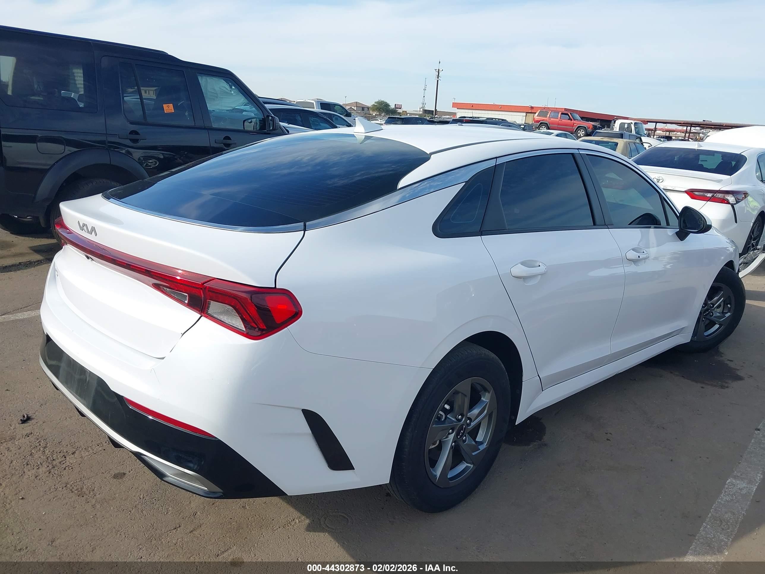 KIA K5 image 4