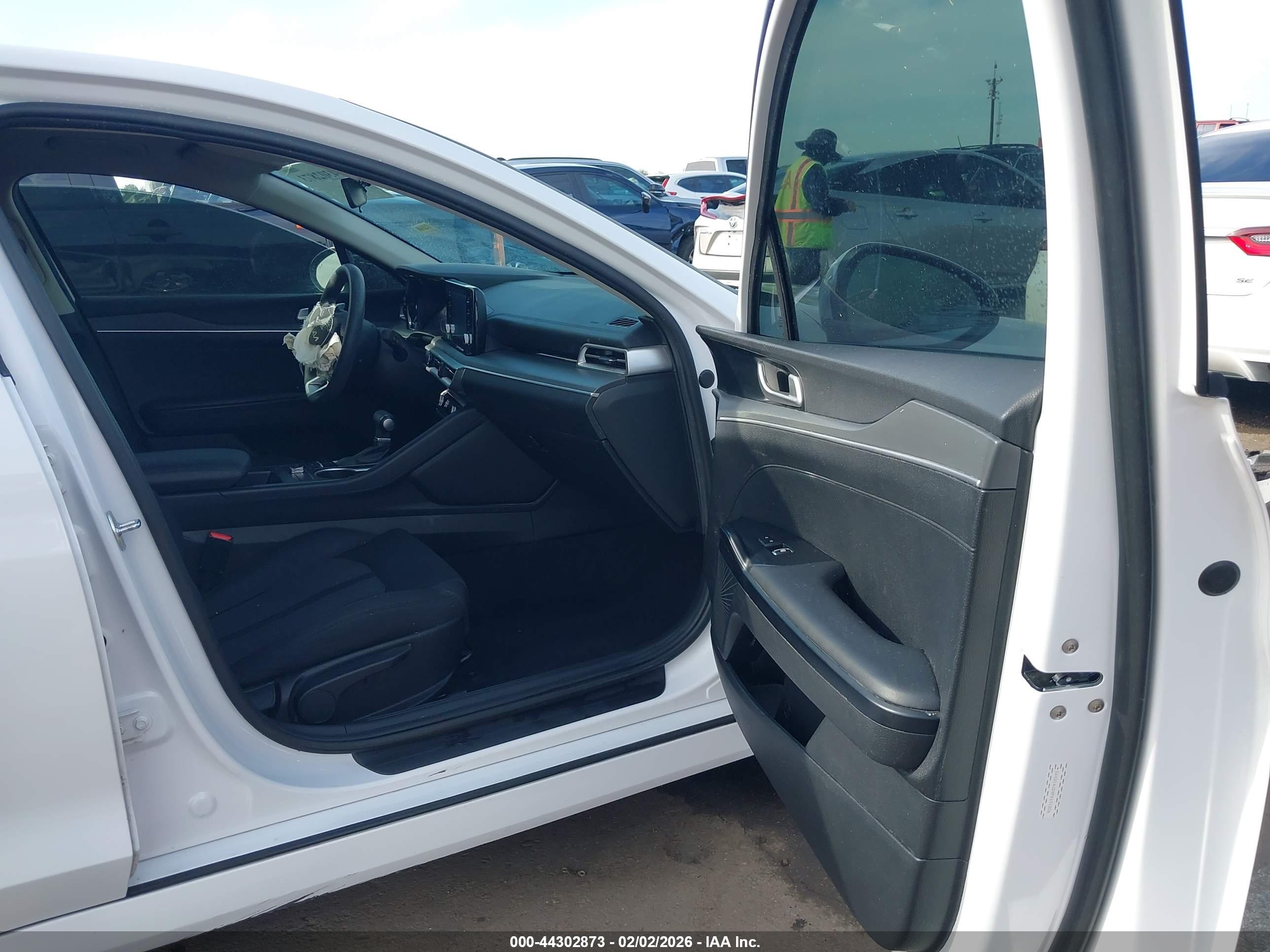 KIA K5 image 5