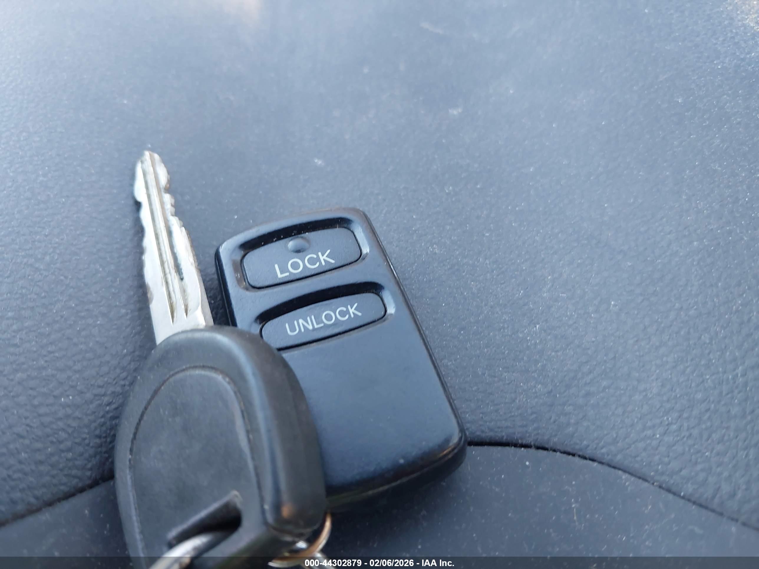 MITSUBISHI OUTLANDER image 11