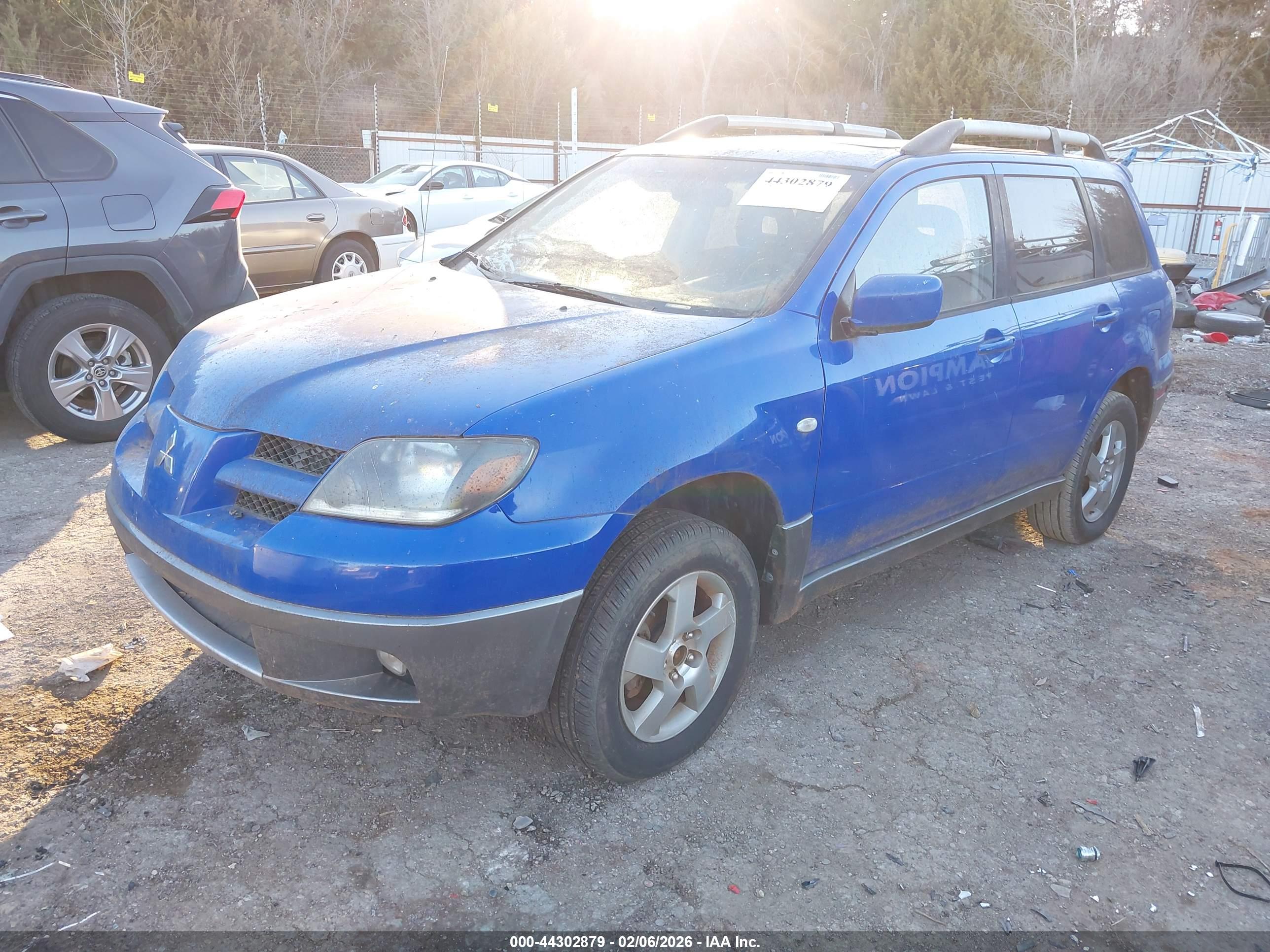 MITSUBISHI OUTLANDER image 2