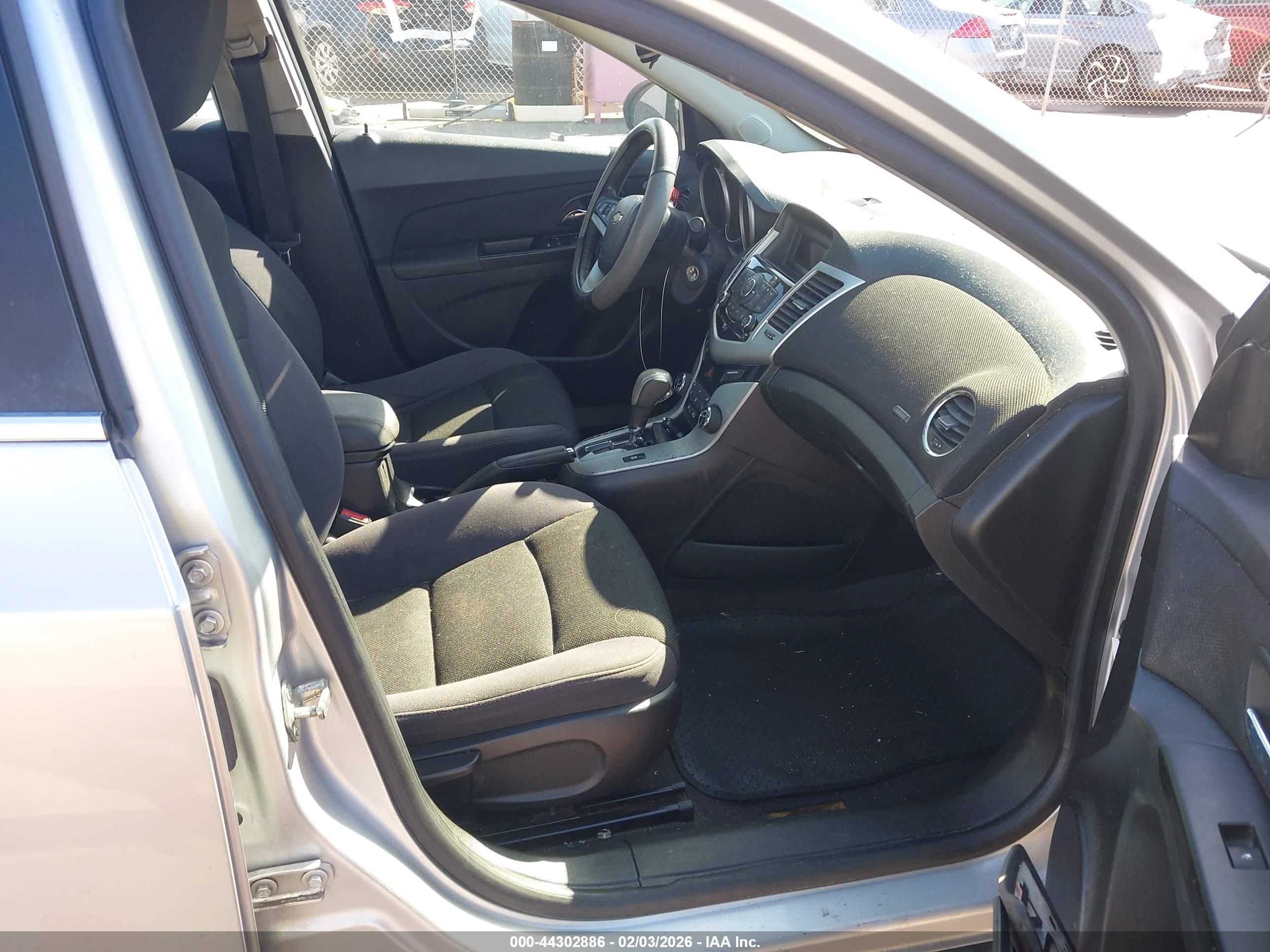 CHEVROLET CRUZE image 5