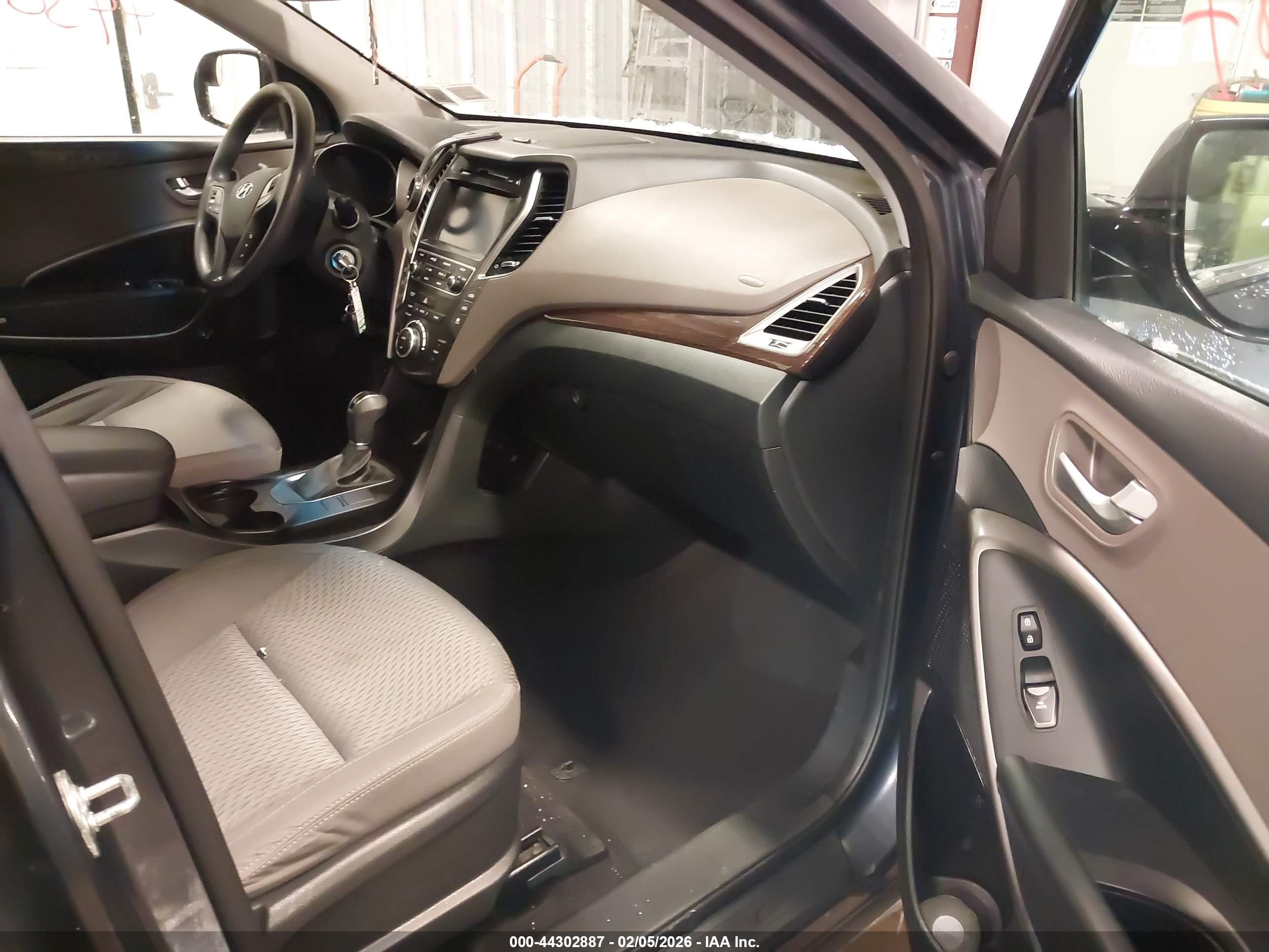 HYUNDAI SANTA image 5