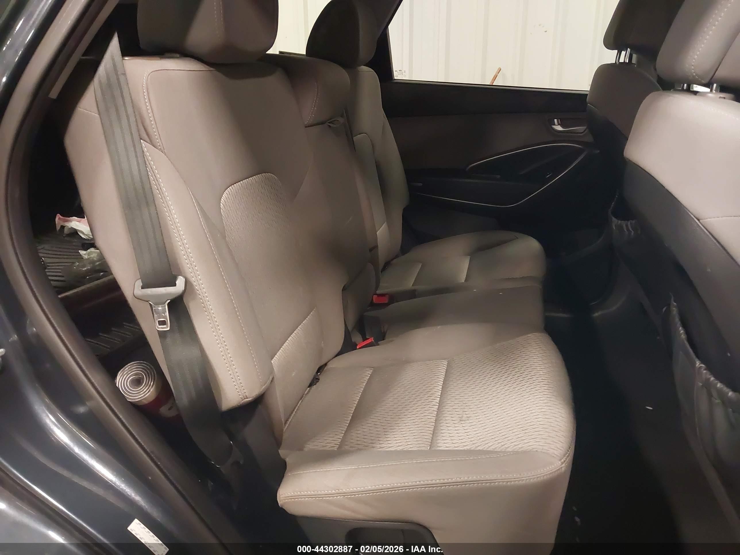 HYUNDAI SANTA image 8