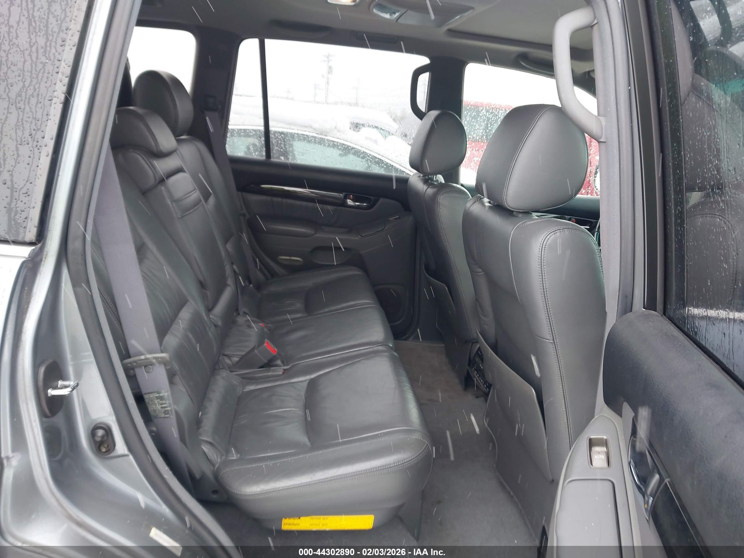 LEXUS GX image 8