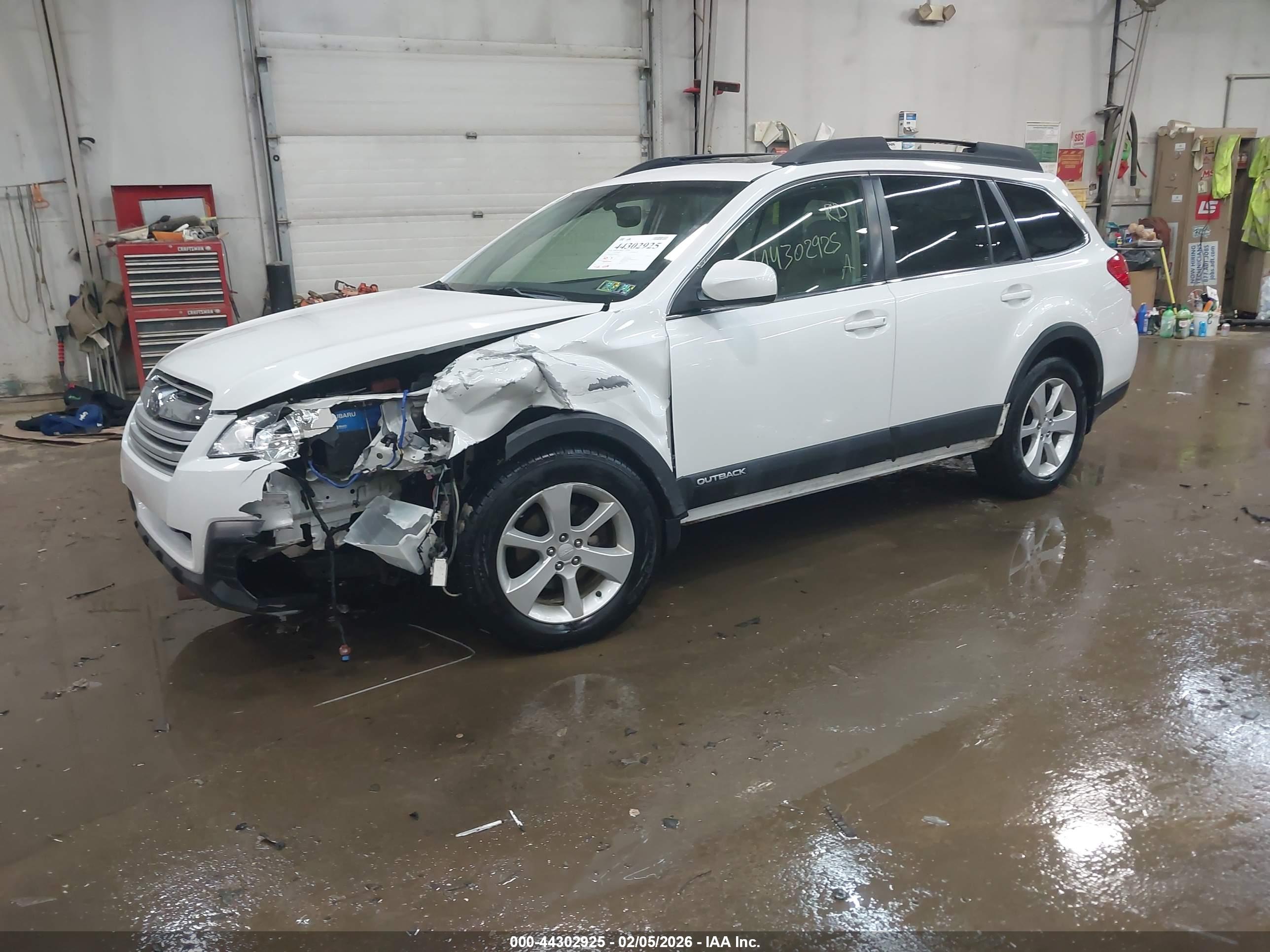 SUBARU OUTBACK image 2