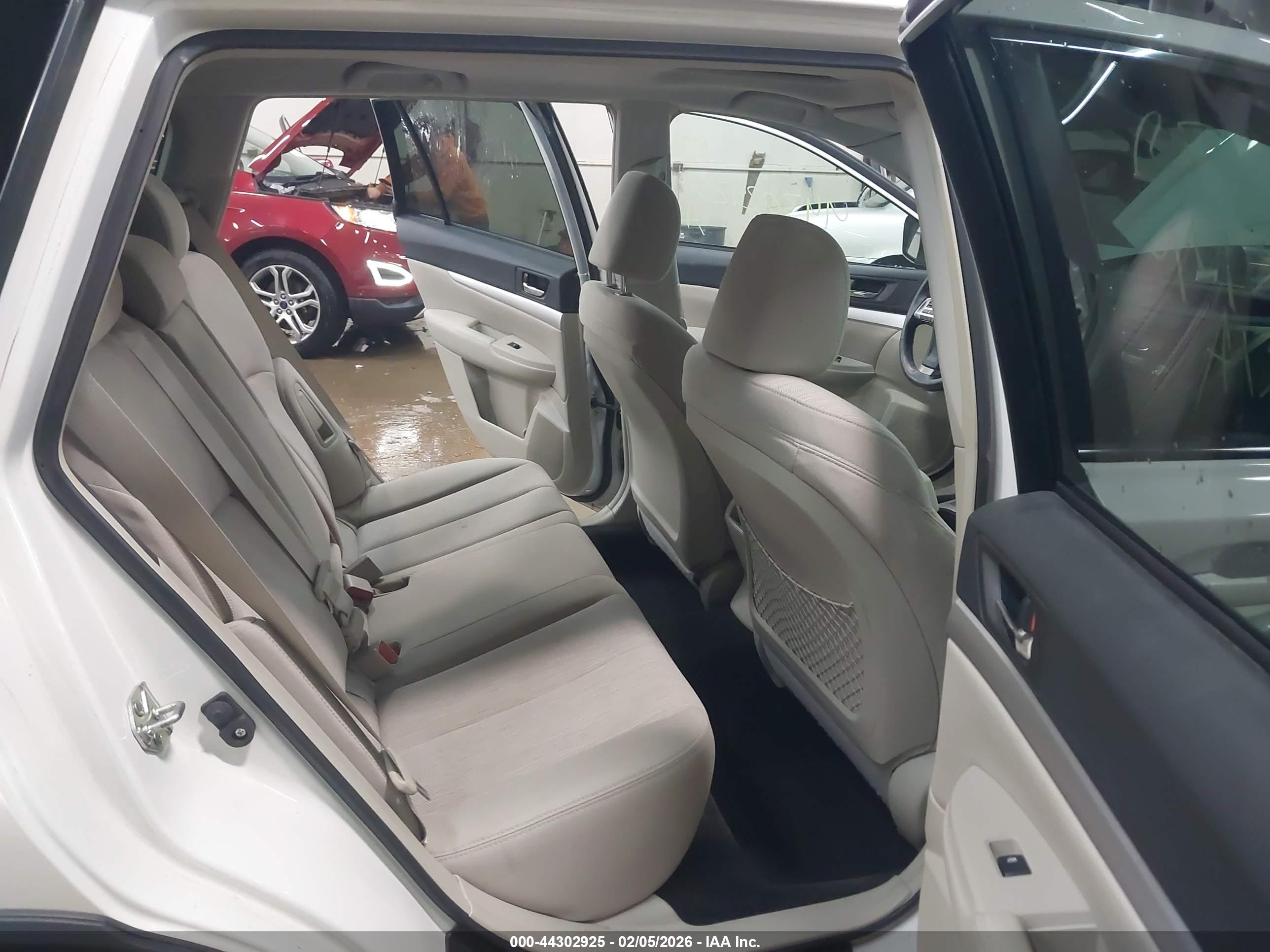 SUBARU OUTBACK image 8