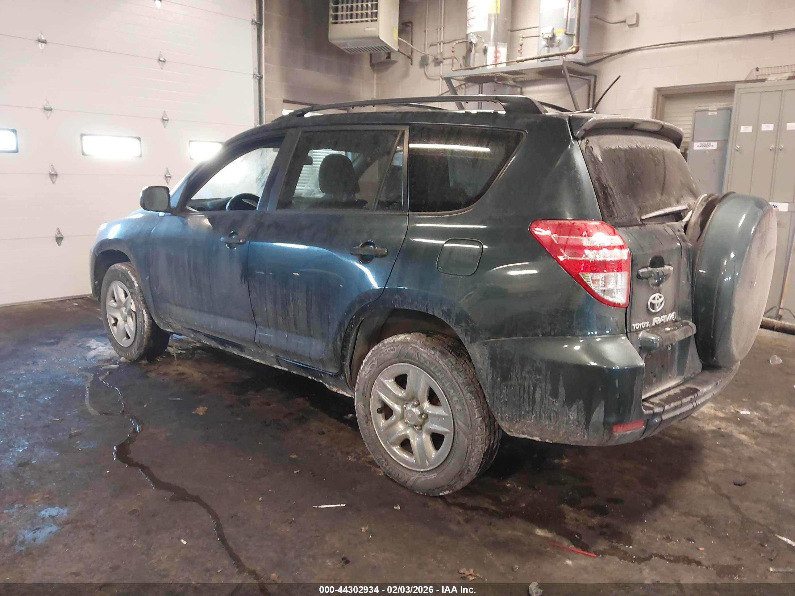TOYOTA RAV4 image 3