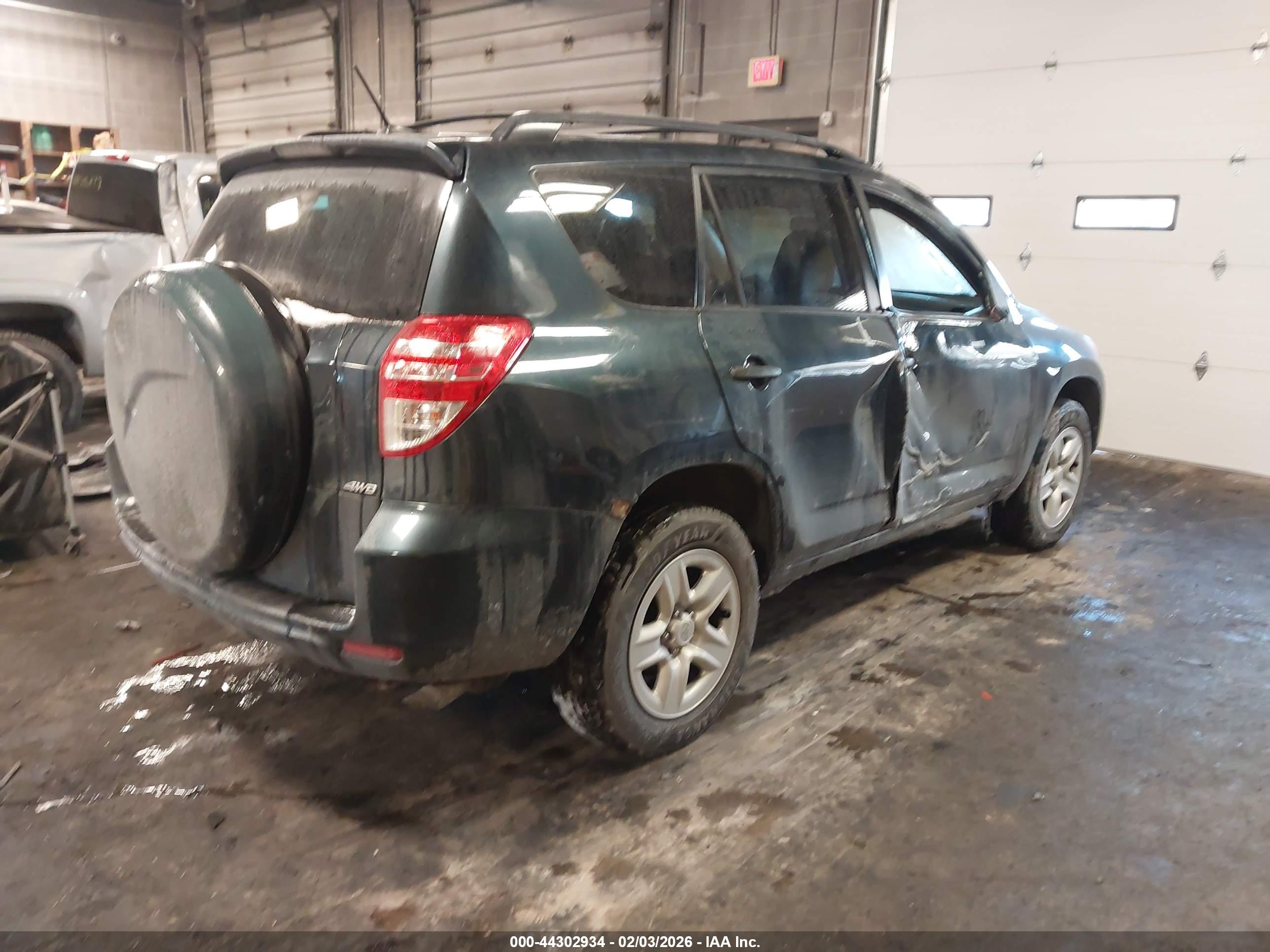 TOYOTA RAV4 image 4