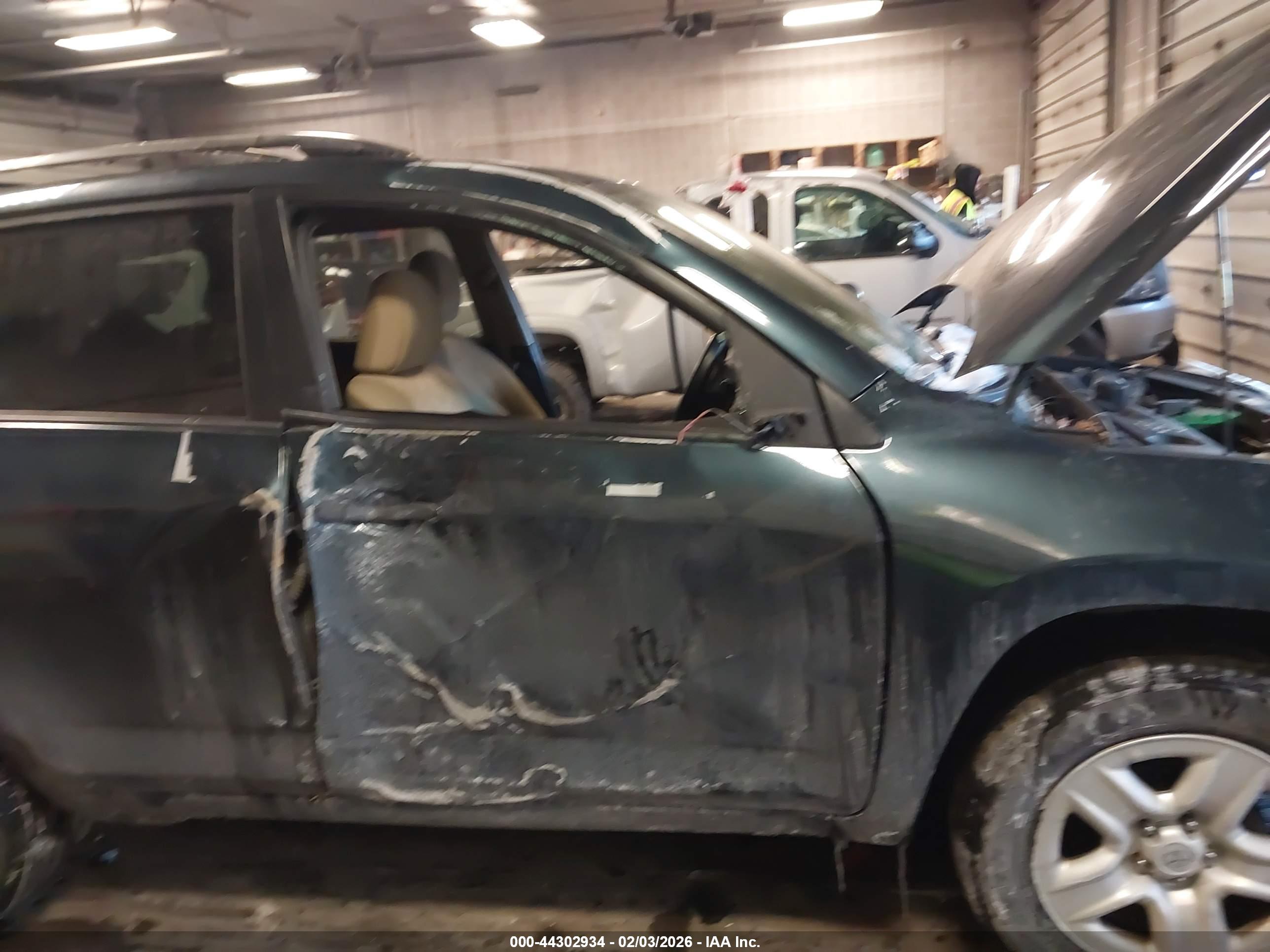 TOYOTA RAV4 image 6