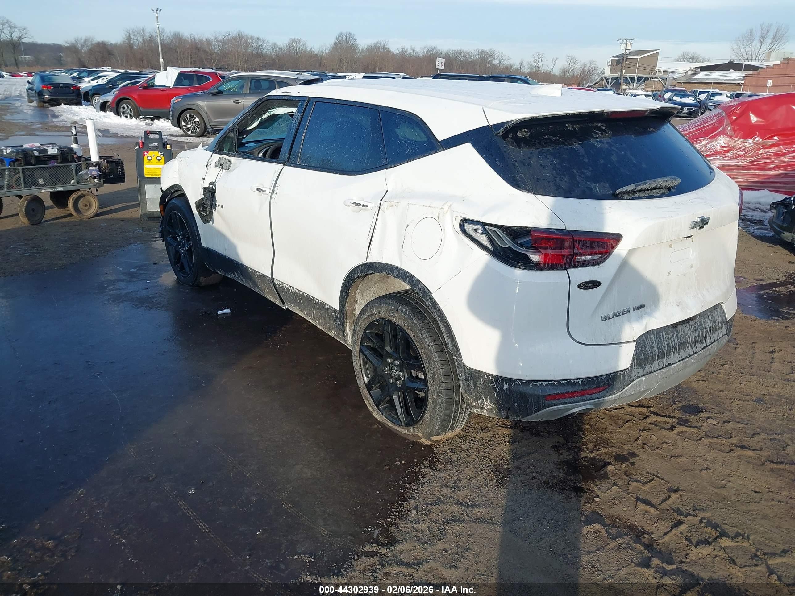 CHEVROLET BLAZER image 3