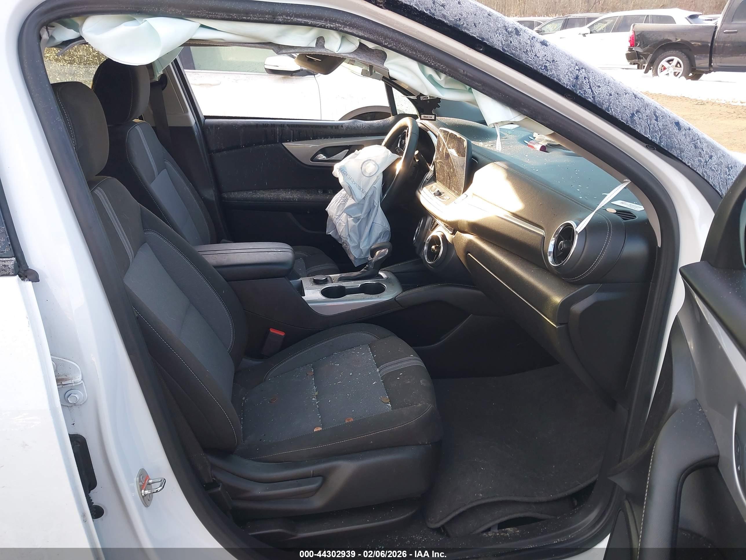 CHEVROLET BLAZER image 5