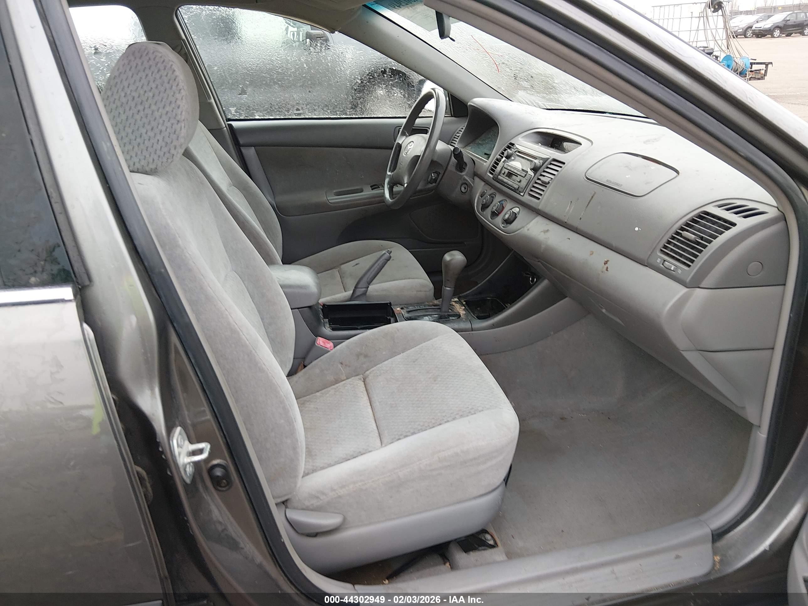 TOYOTA CAMRY image 5