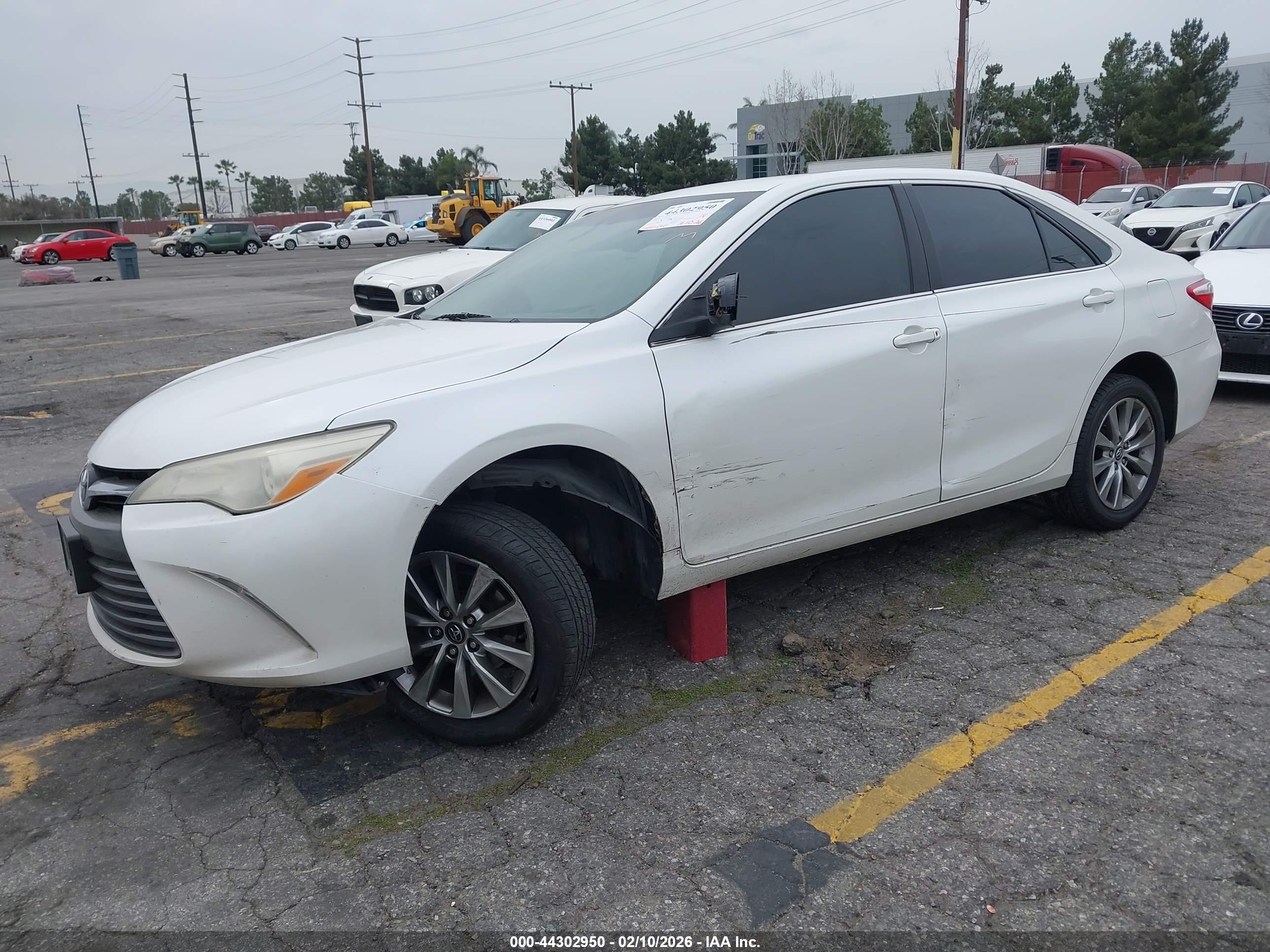 TOYOTA CAMRY image 2