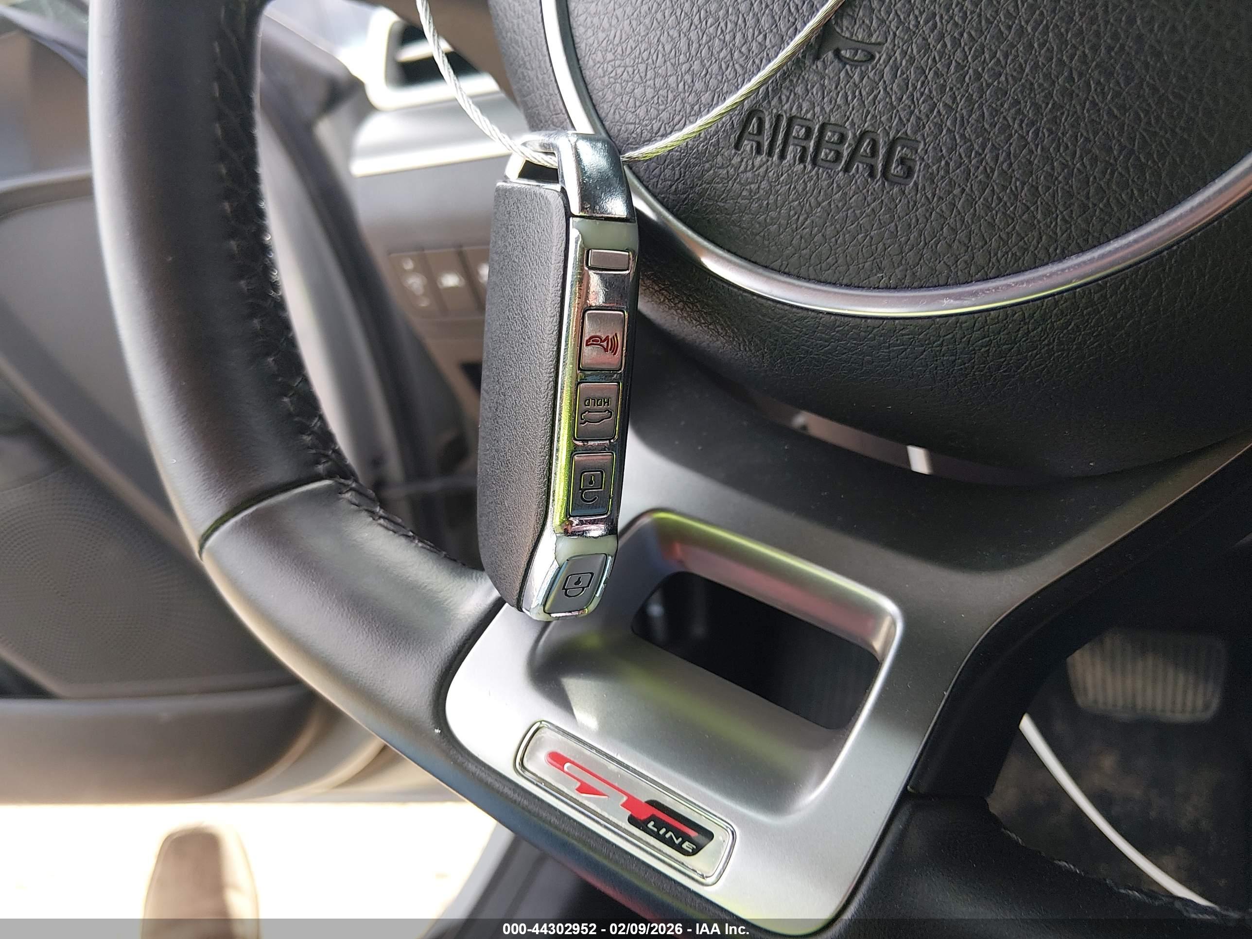 KIA K5 image 11