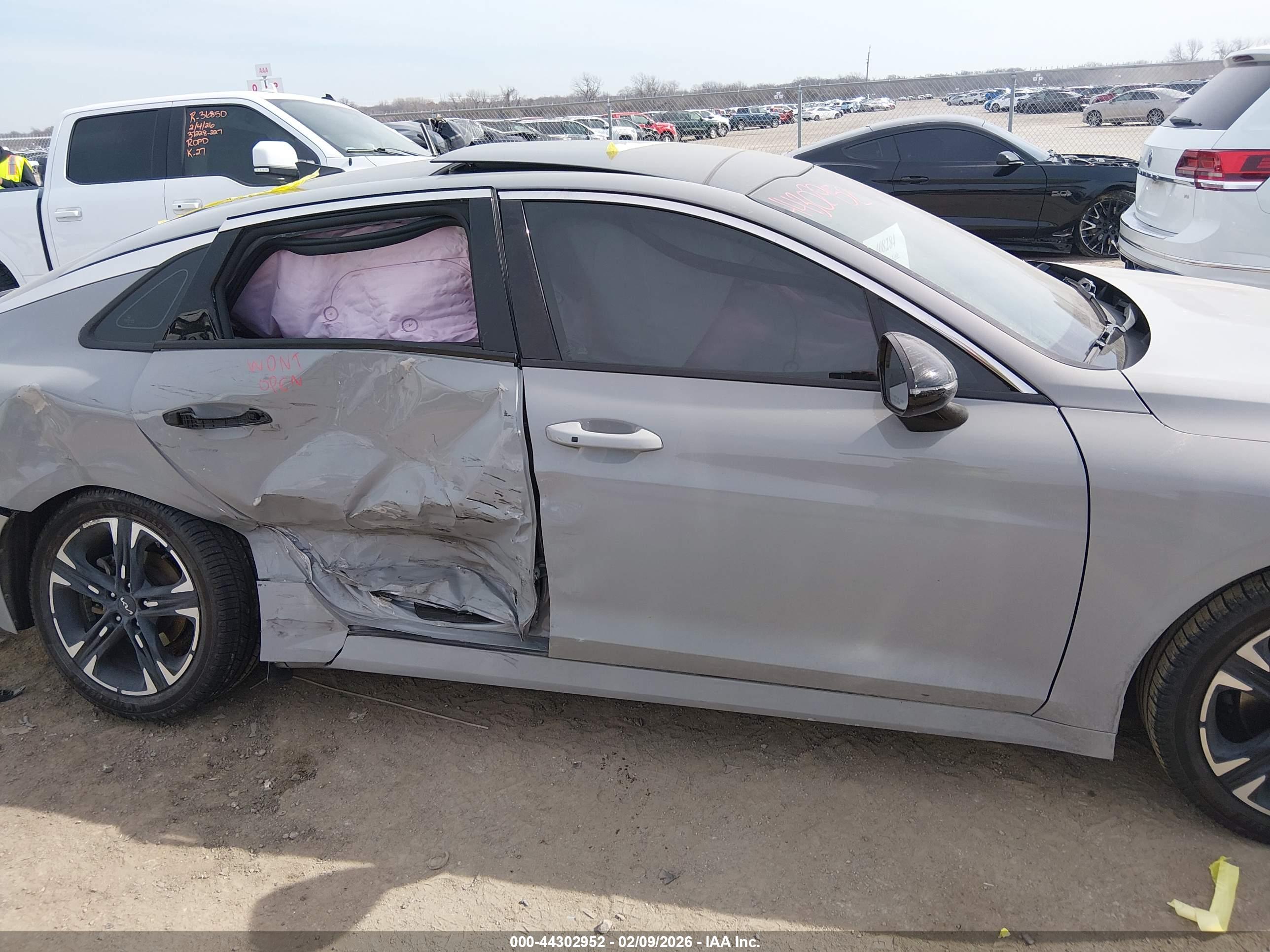 KIA K5 image 6