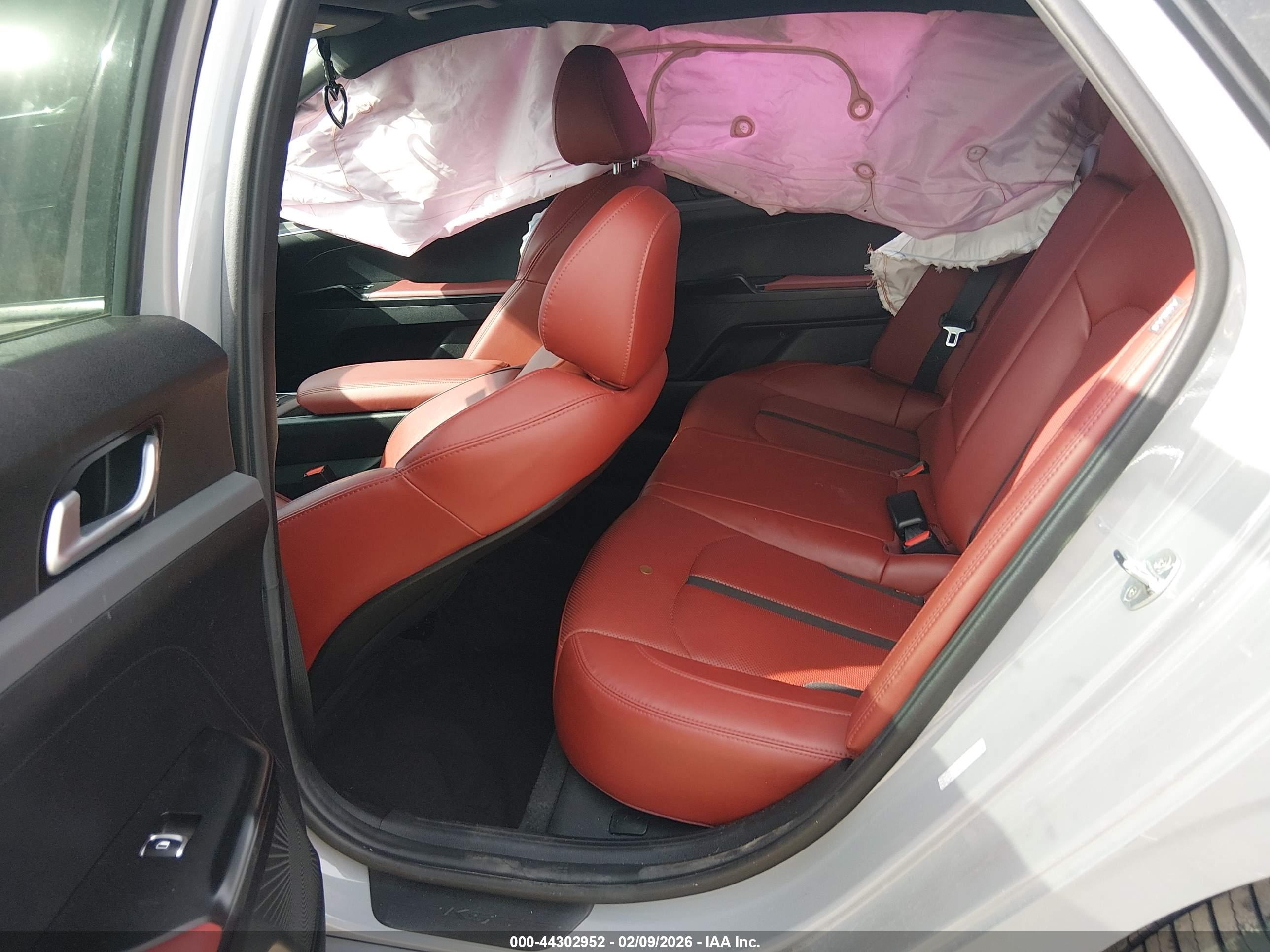 KIA K5 image 8