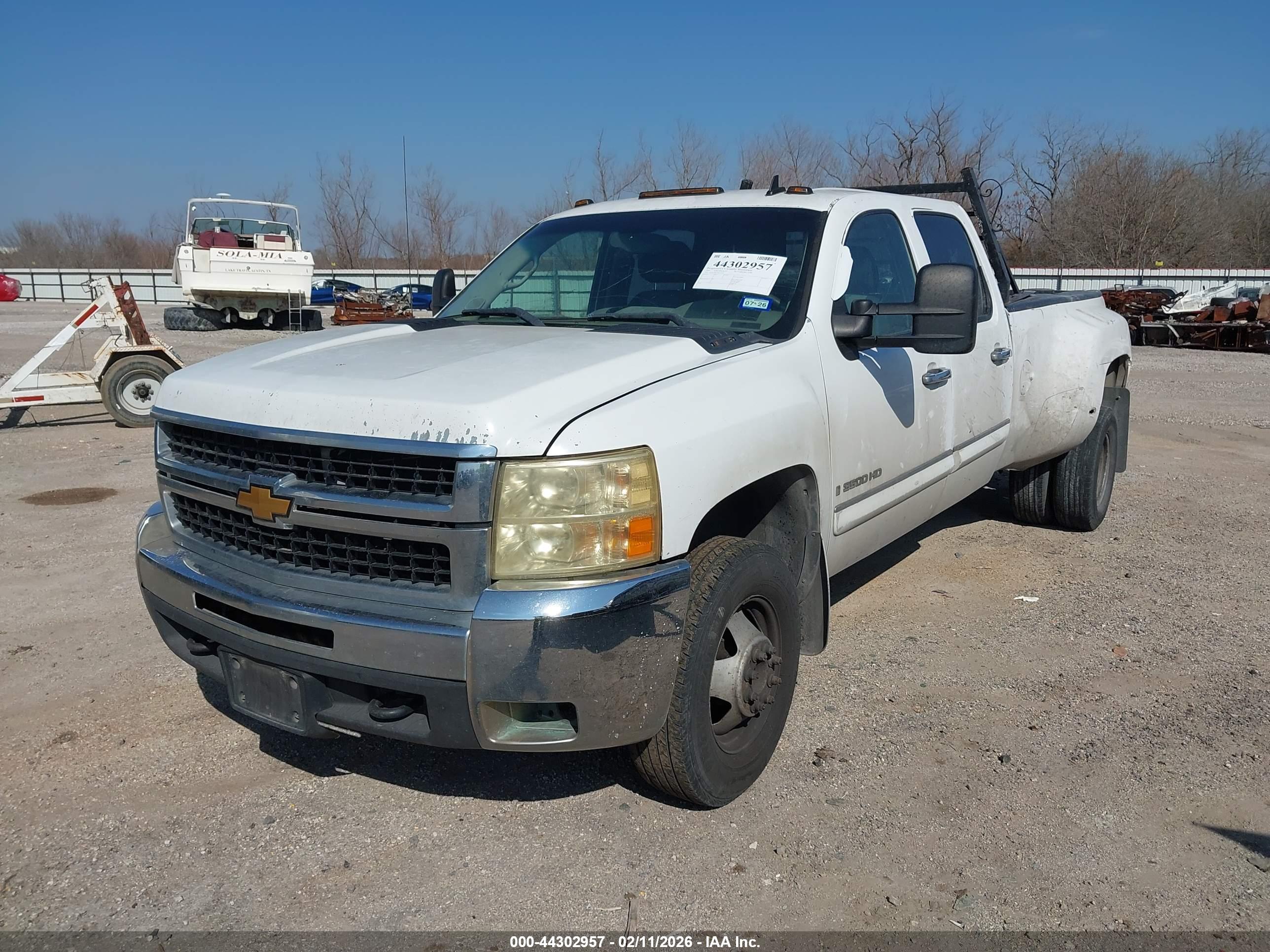 CHEVROLET SILVERADO image 2