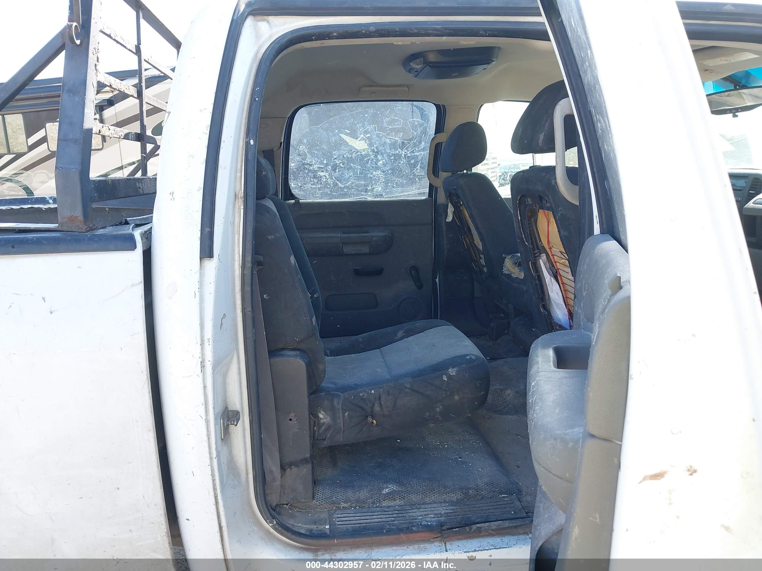 CHEVROLET SILVERADO image 8