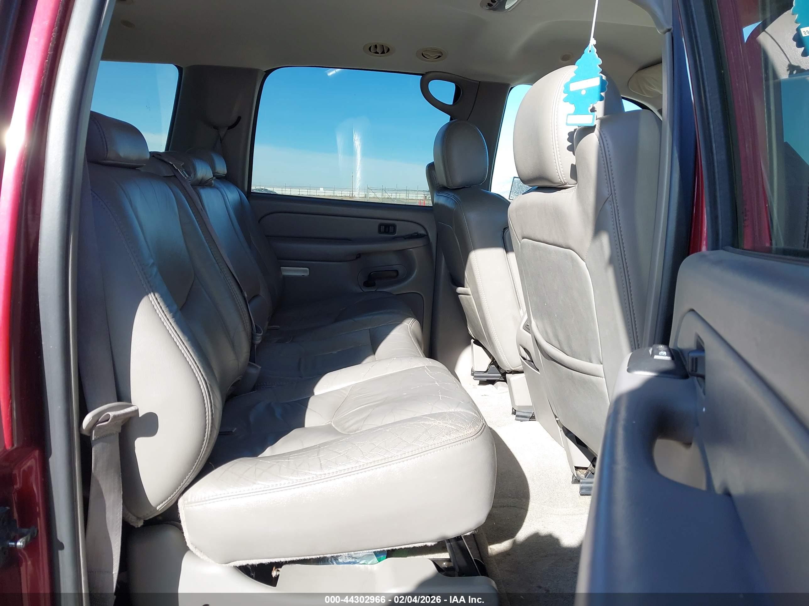 CHEVROLET SUBURBAN image 8