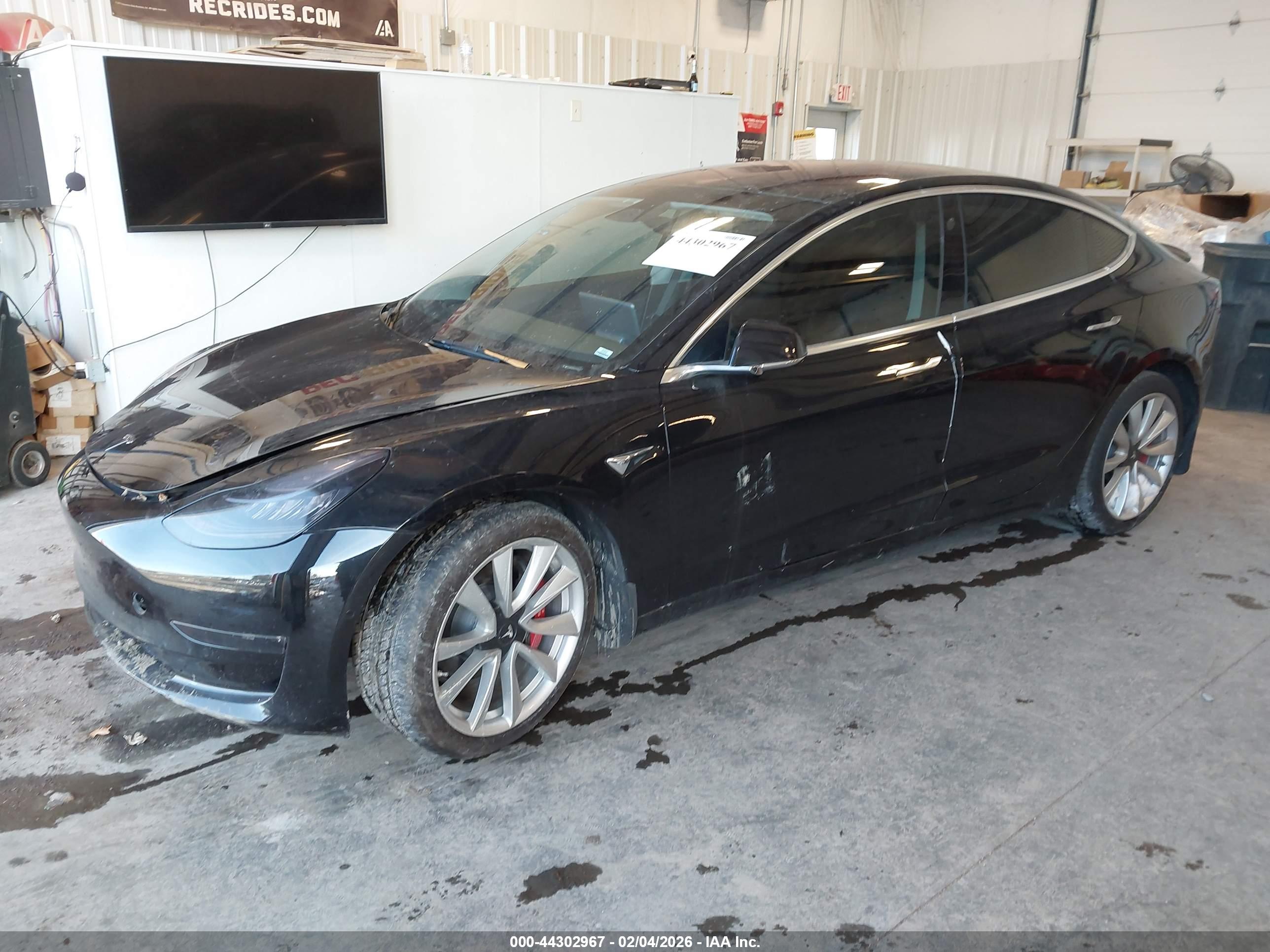 TESLA MODEL image 2